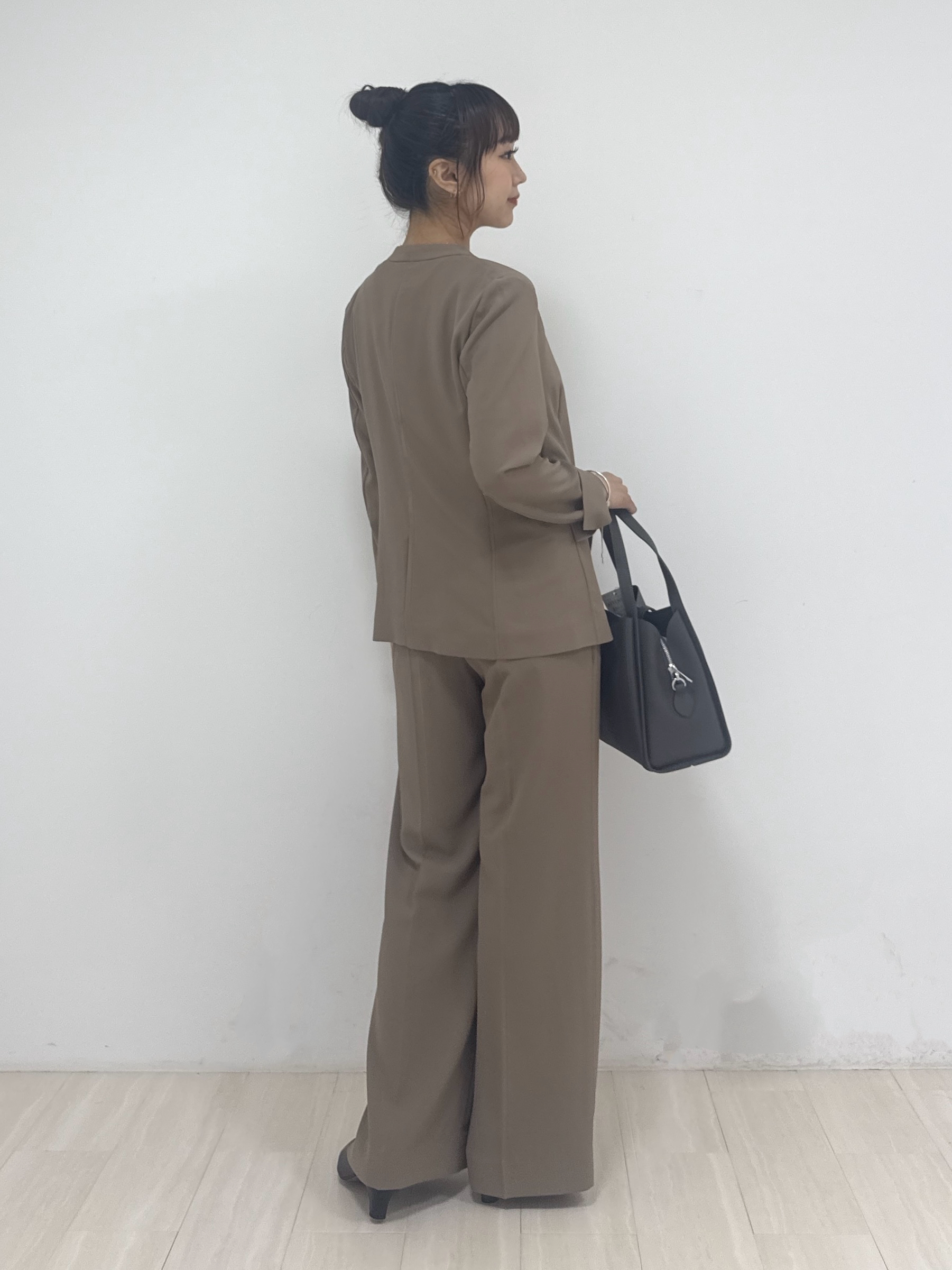 萩原 優里菜さんの「INDIVI｜【新作登場！着る日傘】 カラーレスジャケット」を使ったコーディネート