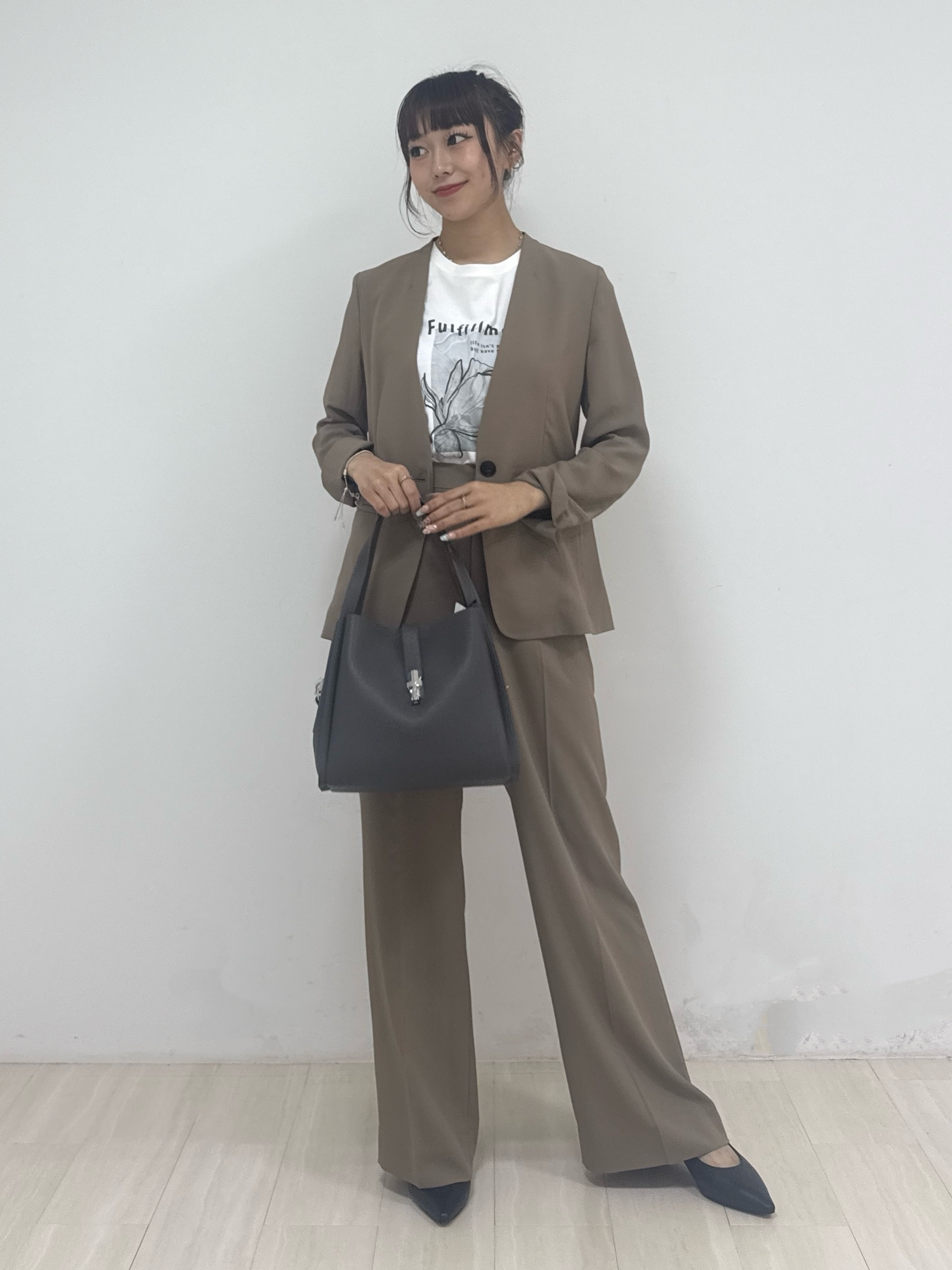 萩原 優里菜さんの「INDIVI｜【新作登場！着る日傘】 カラーレスジャケット」を使ったコーディネート