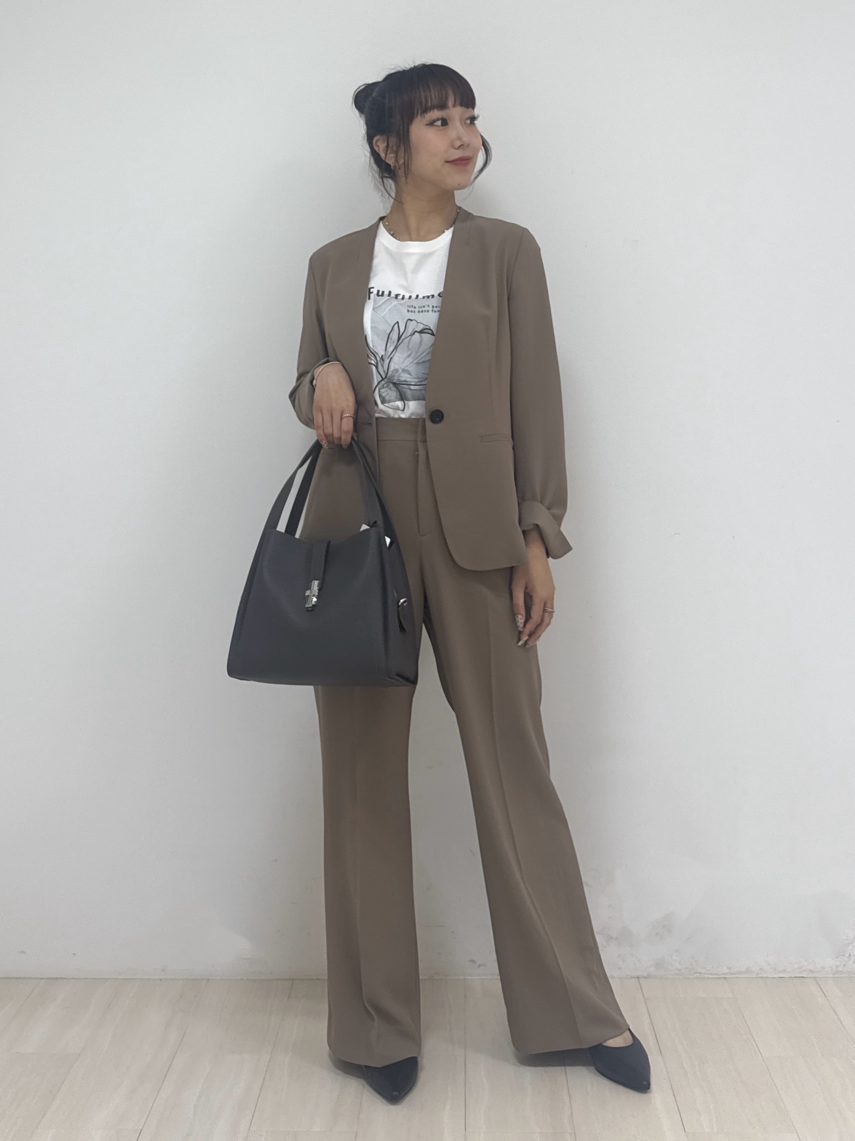 萩原 優里菜さんの「INDIVI｜【新作登場！着る日傘】 カラーレスジャケット」を使ったコーディネート