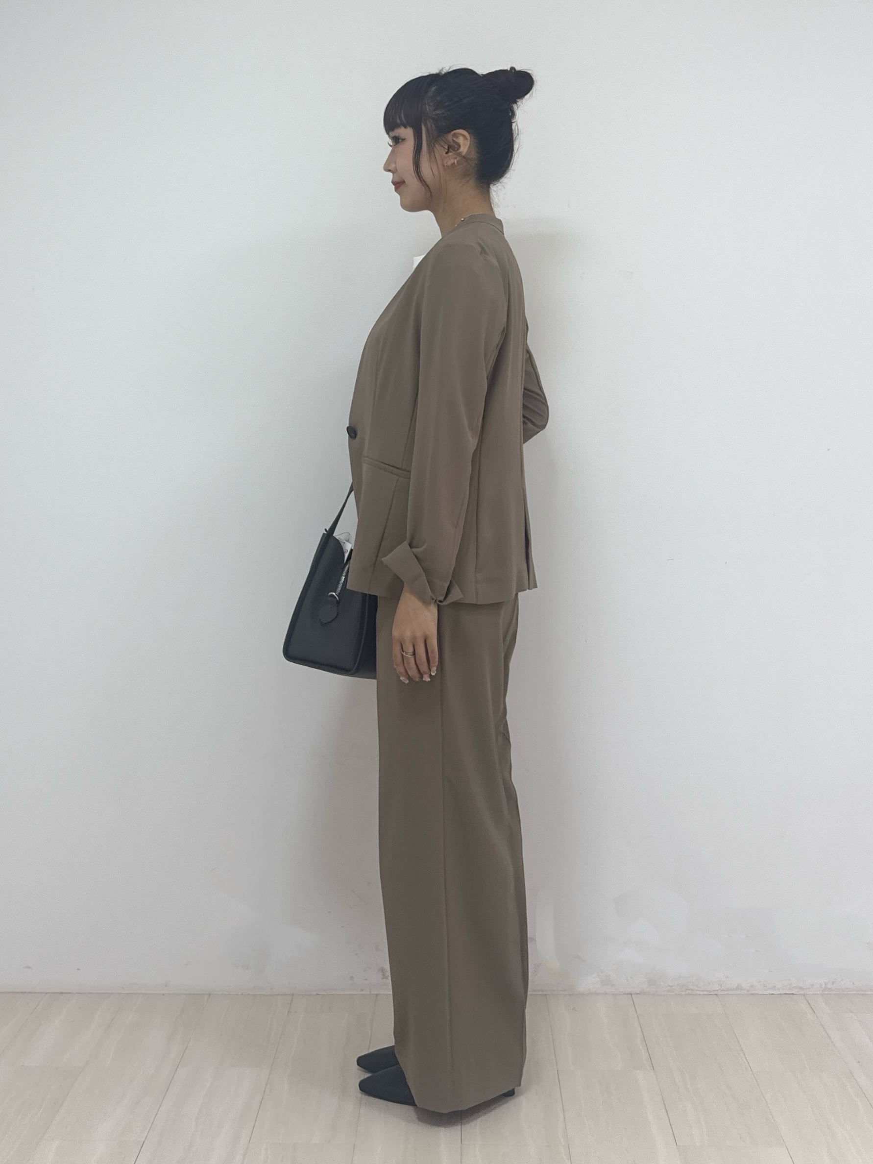 萩原 優里菜さんの「INDIVI｜【新作登場！着る日傘】 カラーレスジャケット」を使ったコーディネート