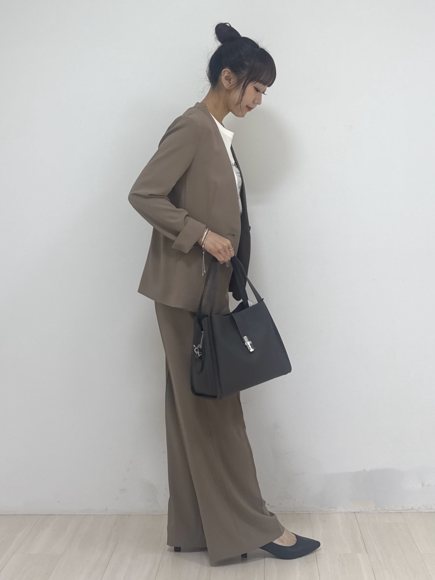 萩原 優里菜さんの「INDIVI｜【新作登場！着る日傘】 カラーレスジャケット」を使ったコーディネート
