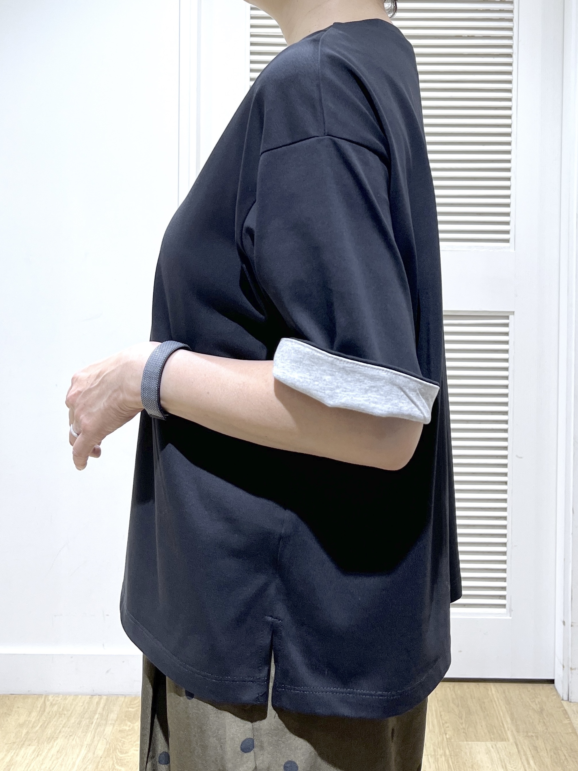 Miyazakiさんの「Dessin｜【汗シミ防止/UVカット】配色スリーブ 五分袖プルオーバー」を使ったコーディネート