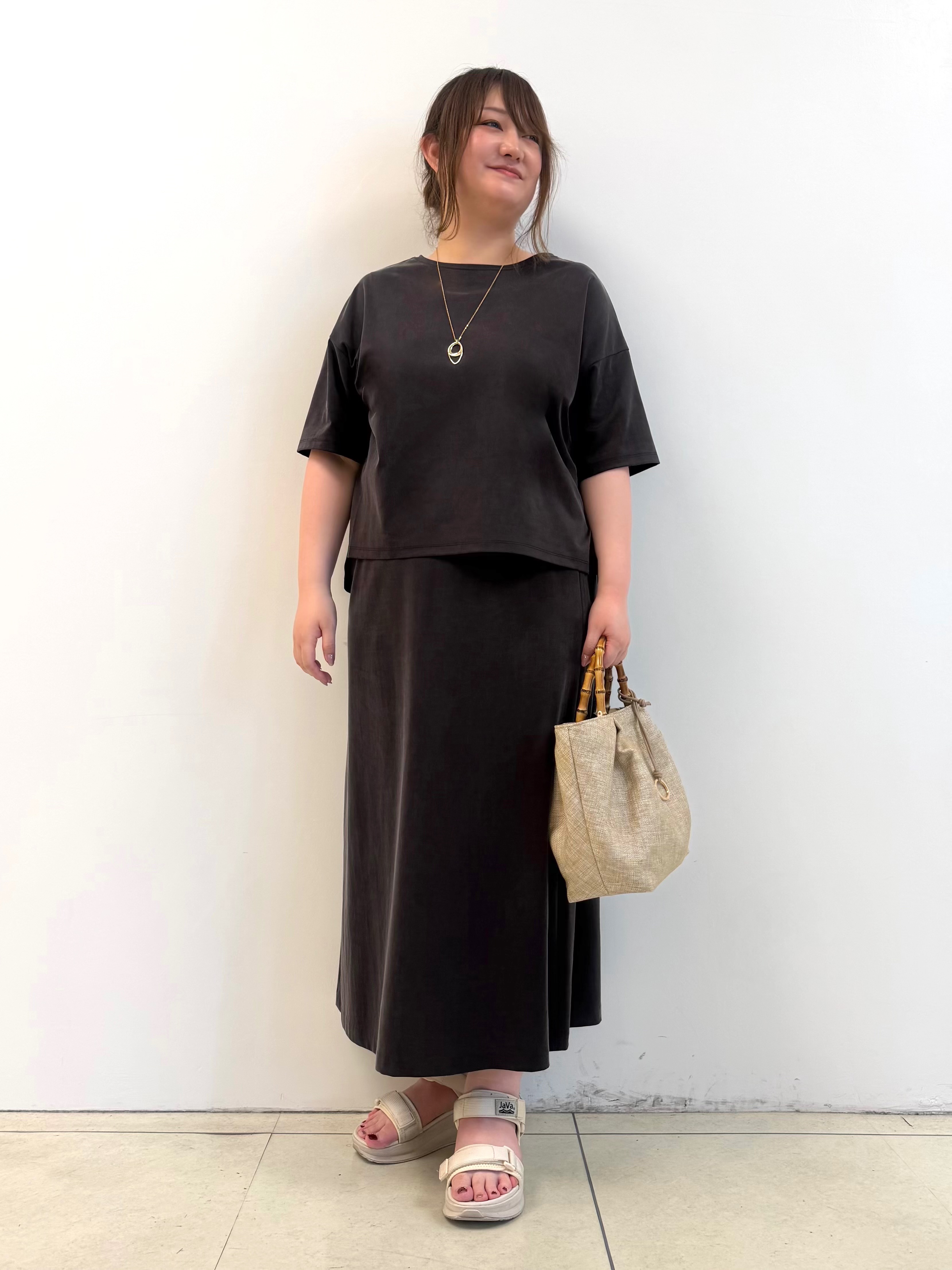  IRIさんの「UNTITLED｜【セットアップ可/接触冷感】ヴィンテージライクプルオーバー」を使ったコーディネート