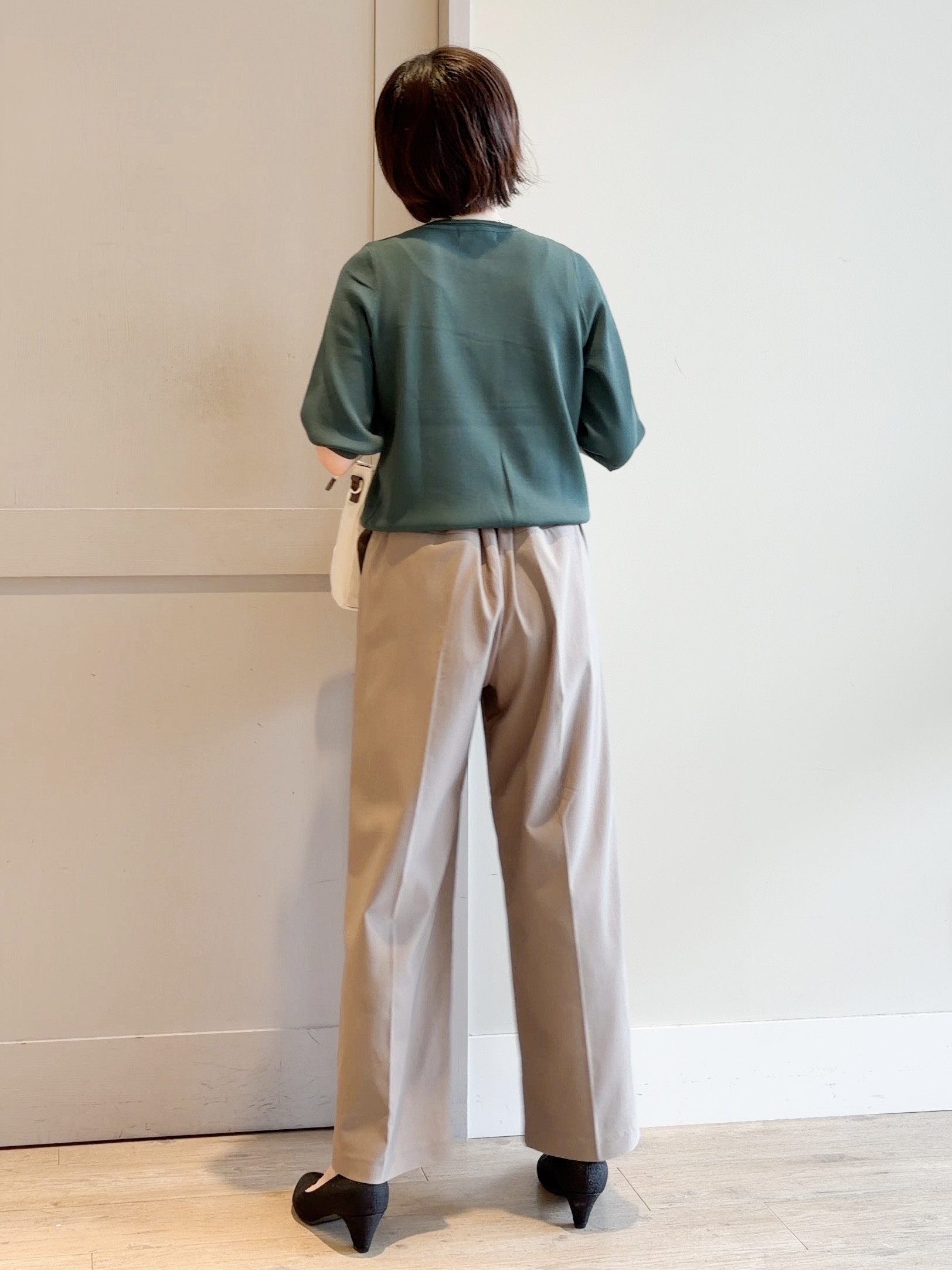 yamakoさんの「grove｜暑い季節もきれいが続く！センタープレスが取れにくい、ハイパーストレッチワイドパンツ」を使ったコーディネート