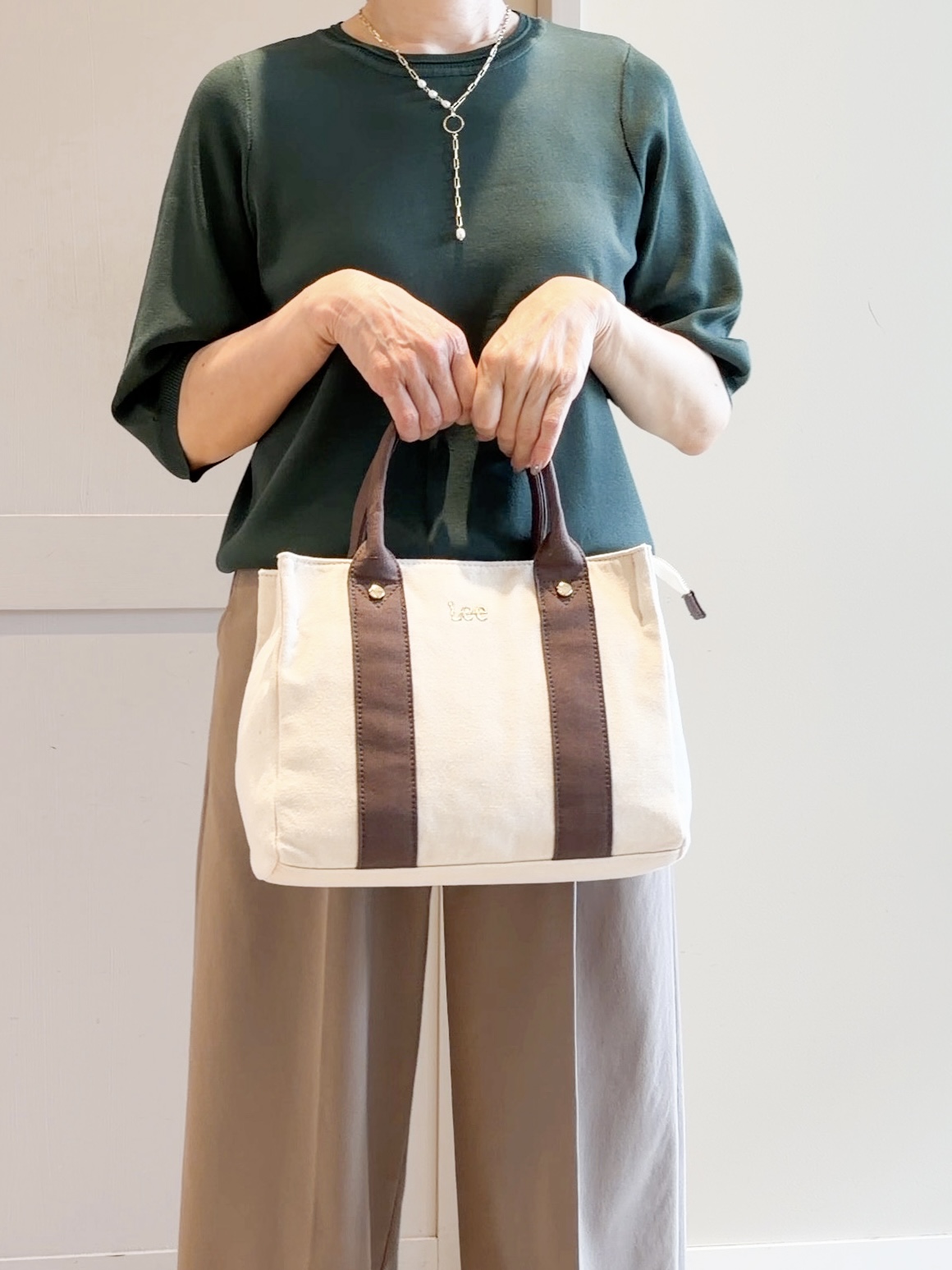 yamakoさんの「grove｜暑い季節もきれいが続く！センタープレスが取れにくい、ハイパーストレッチワイドパンツ」を使ったコーディネート