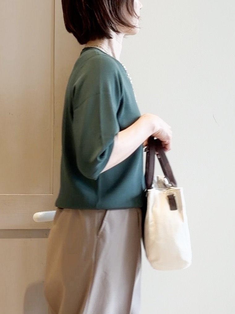 yamakoさんの「grove｜暑い季節もきれいが続く！センタープレスが取れにくい、ハイパーストレッチワイドパンツ」を使ったコーディネート