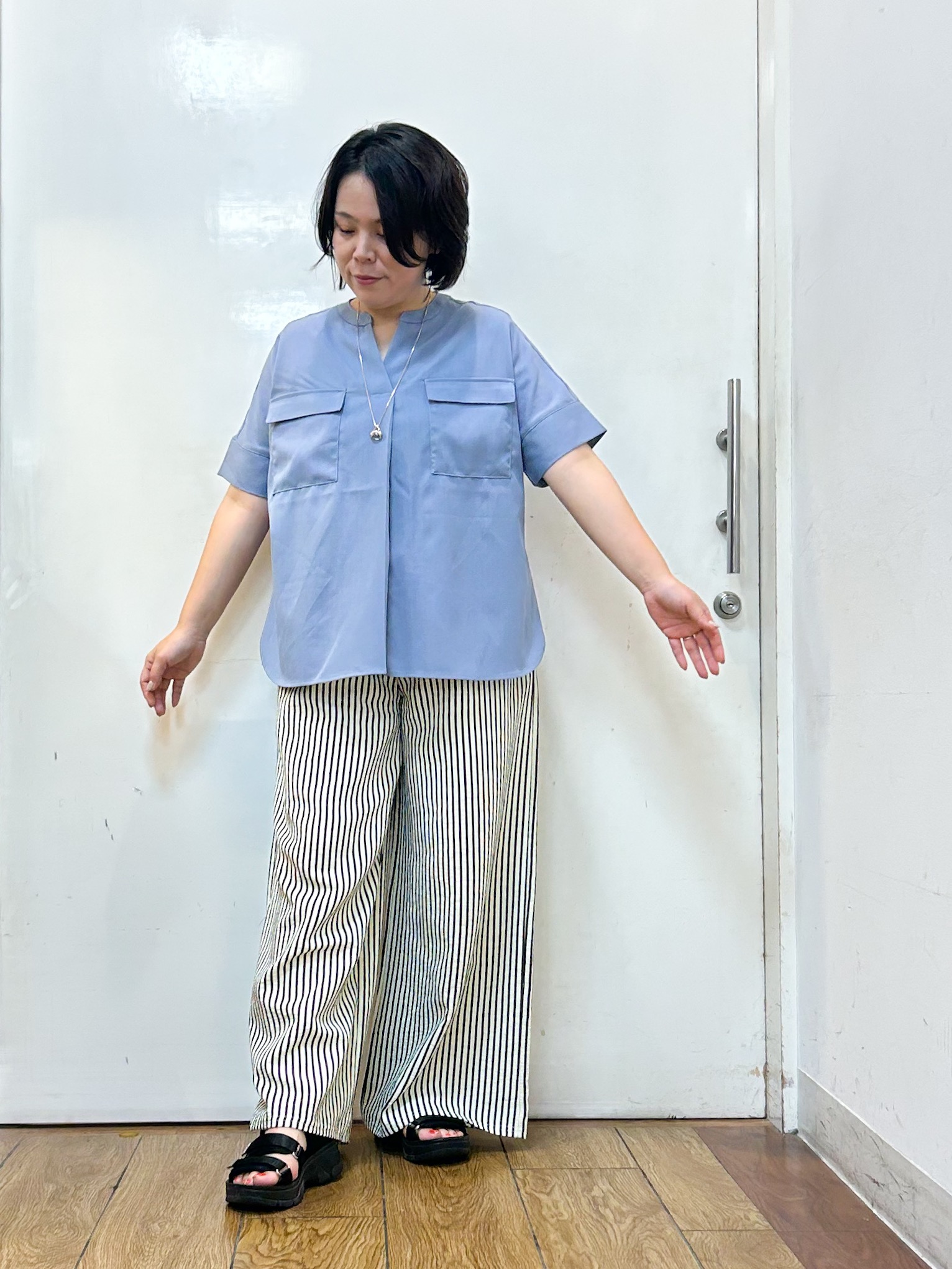 haruさんの「SHOO･LA･RUE｜【洗濯後しわになりにくい/ひんやり/UV/吸水速乾】Wポケットが目を引く オンオフ使えるスキッパーブ」を使ったコーディネート