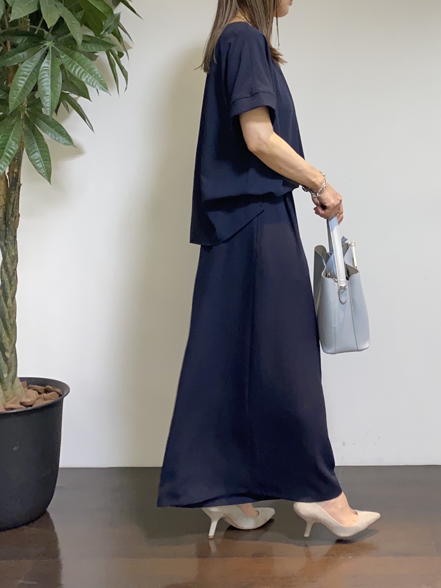 tomoさんの「UNTITLED｜【セットアップ可/UVカット/前後2WAY】リラクシーフレンチスリーブブラウス」を使ったコーディネート
