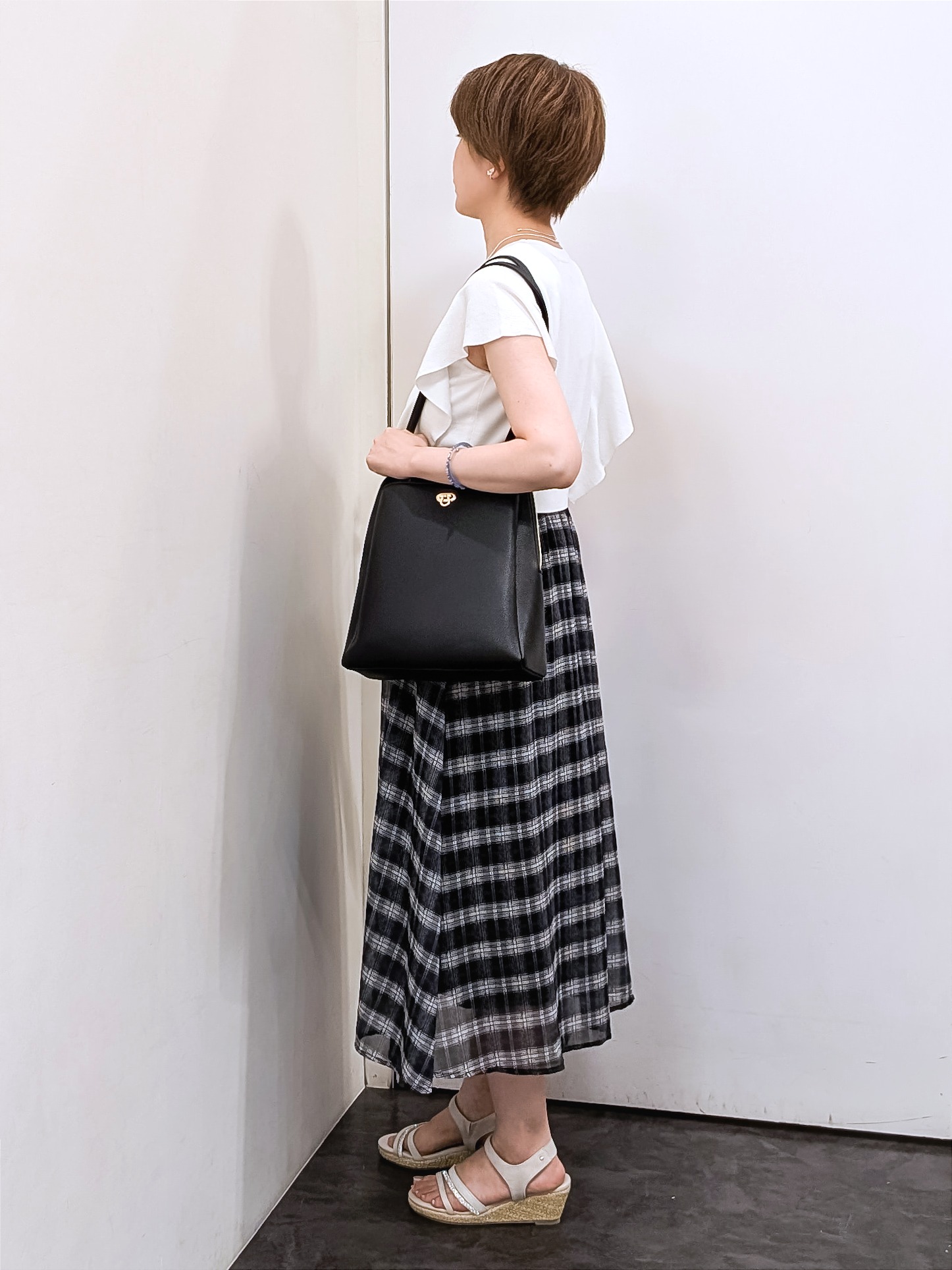 やまちゃんさんの「grove｜【低身長さんも選べる着丈・洗濯機◎】1枚で華やか 肩フリルニットドッキングワンピース」を使ったコーディネート