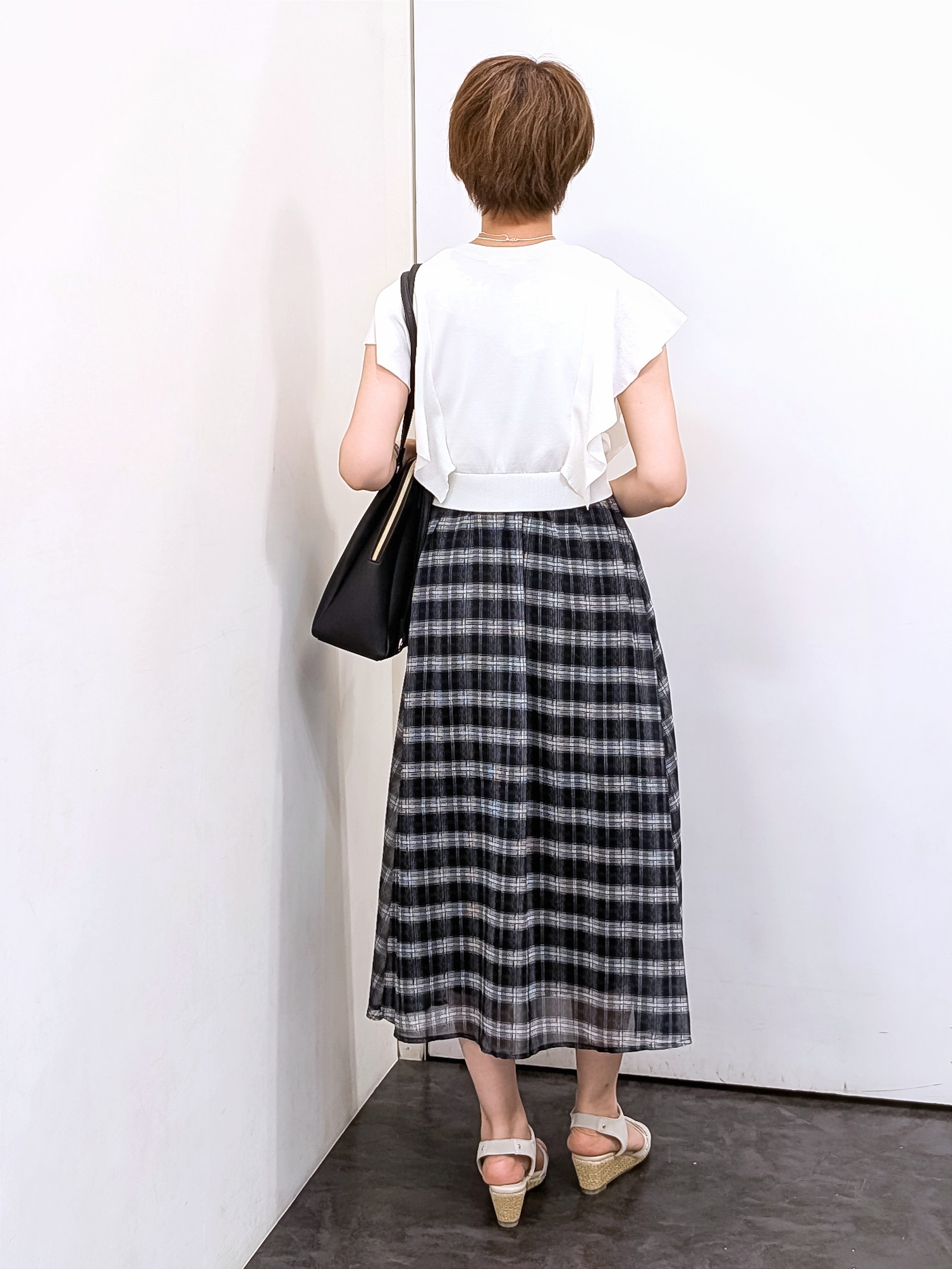 やまちゃんさんの「grove｜【低身長さんも選べる着丈・洗濯機◎】1枚で華やか 肩フリルニットドッキングワンピース」を使ったコーディネート