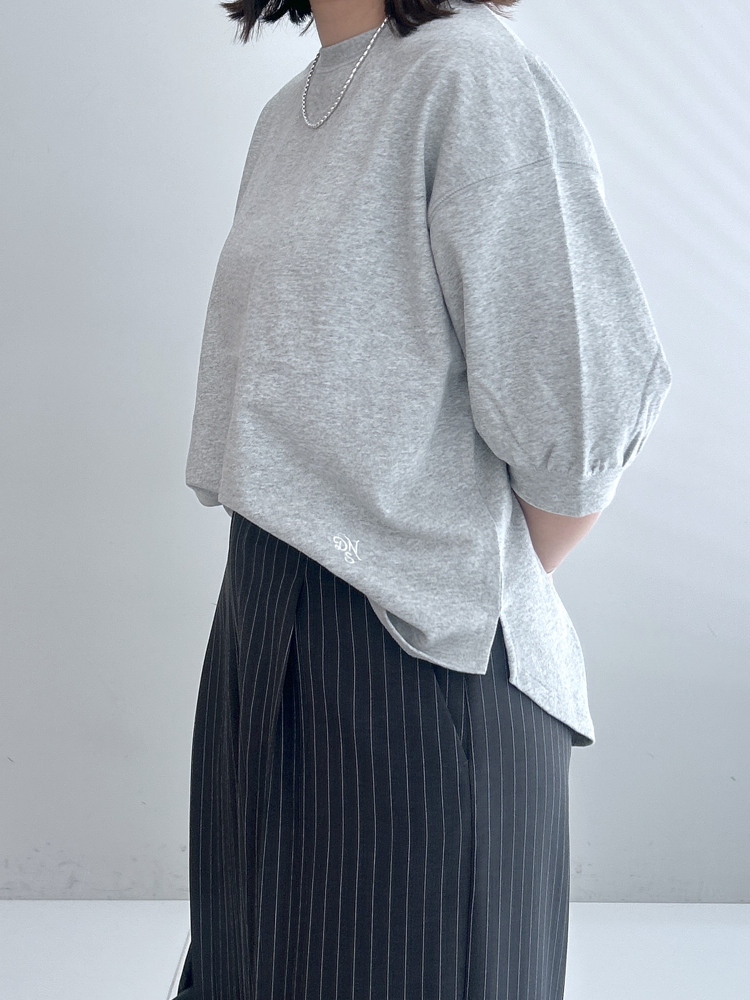 Hirokaさんの「Dessin｜バックヘンリーカットソー5分袖」を使ったコーディネート