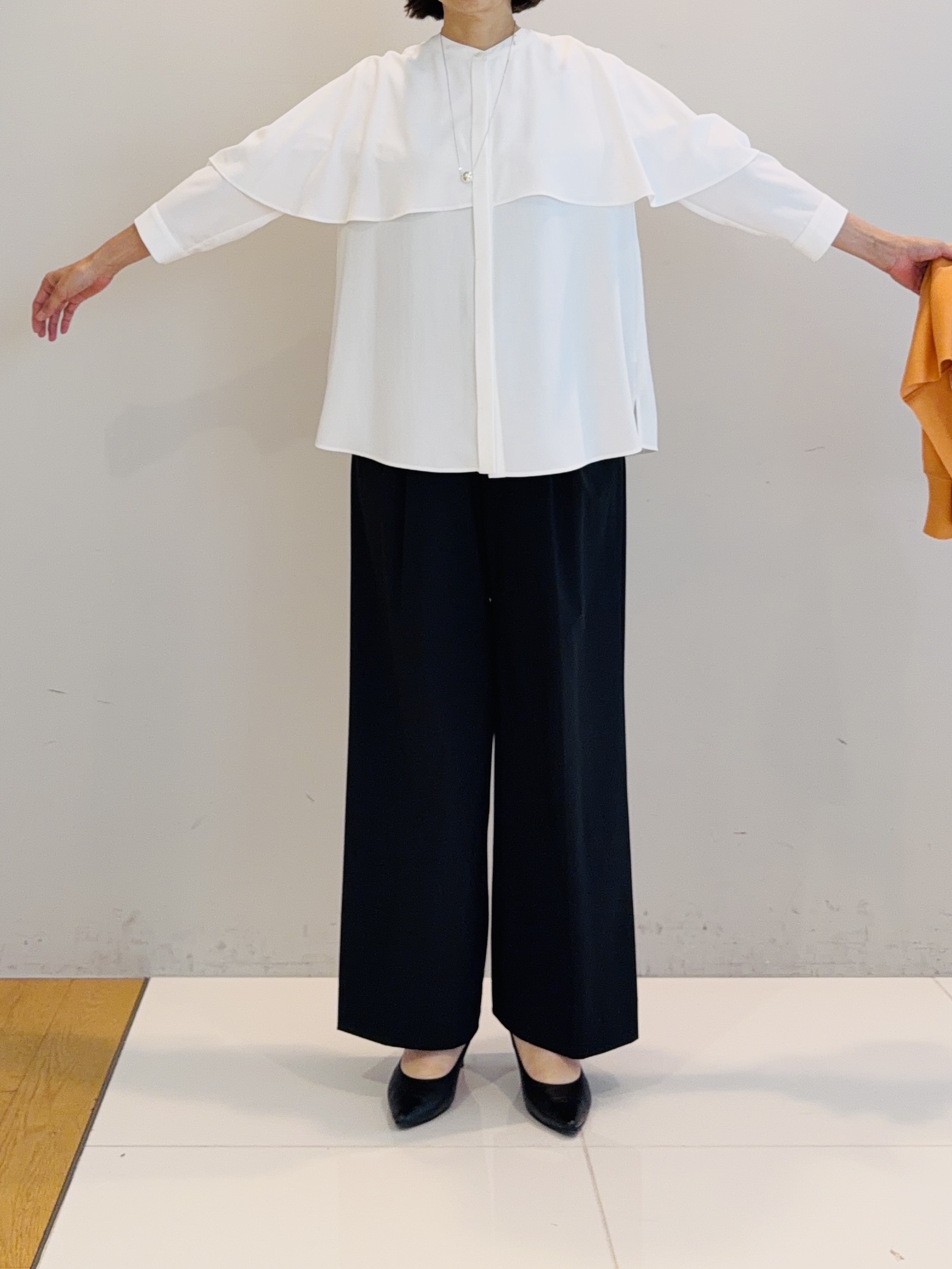 murayamaさんの「INDIVI｜【新作登場！着る日傘】 ケープ風ブラウス」を使ったコーディネート