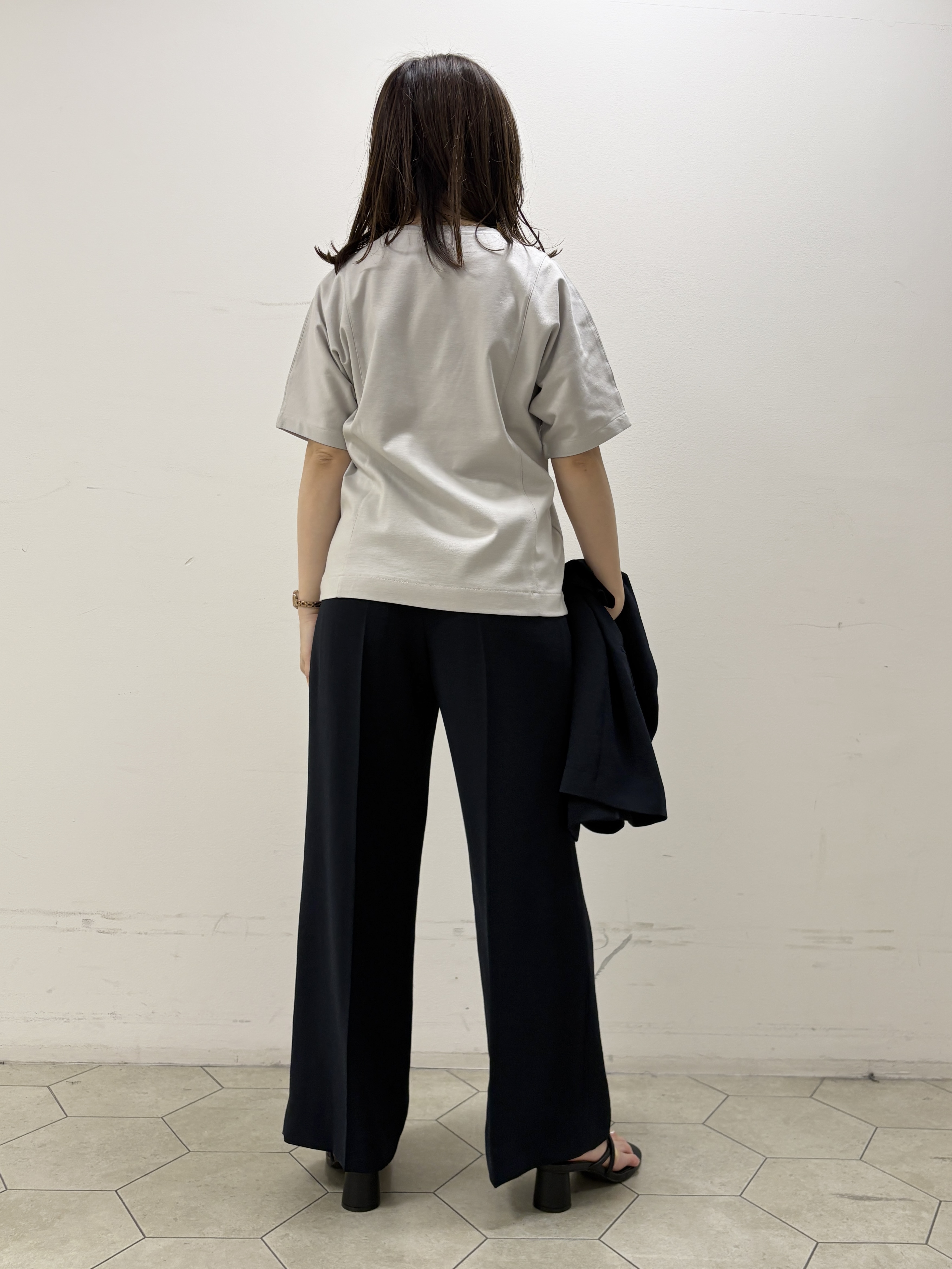 kahoさんの「INDIVI｜【汗ジミ防止／褒められTシャツ】上品カジュアル！ドルマンTシャツ」を使ったコーディネート
