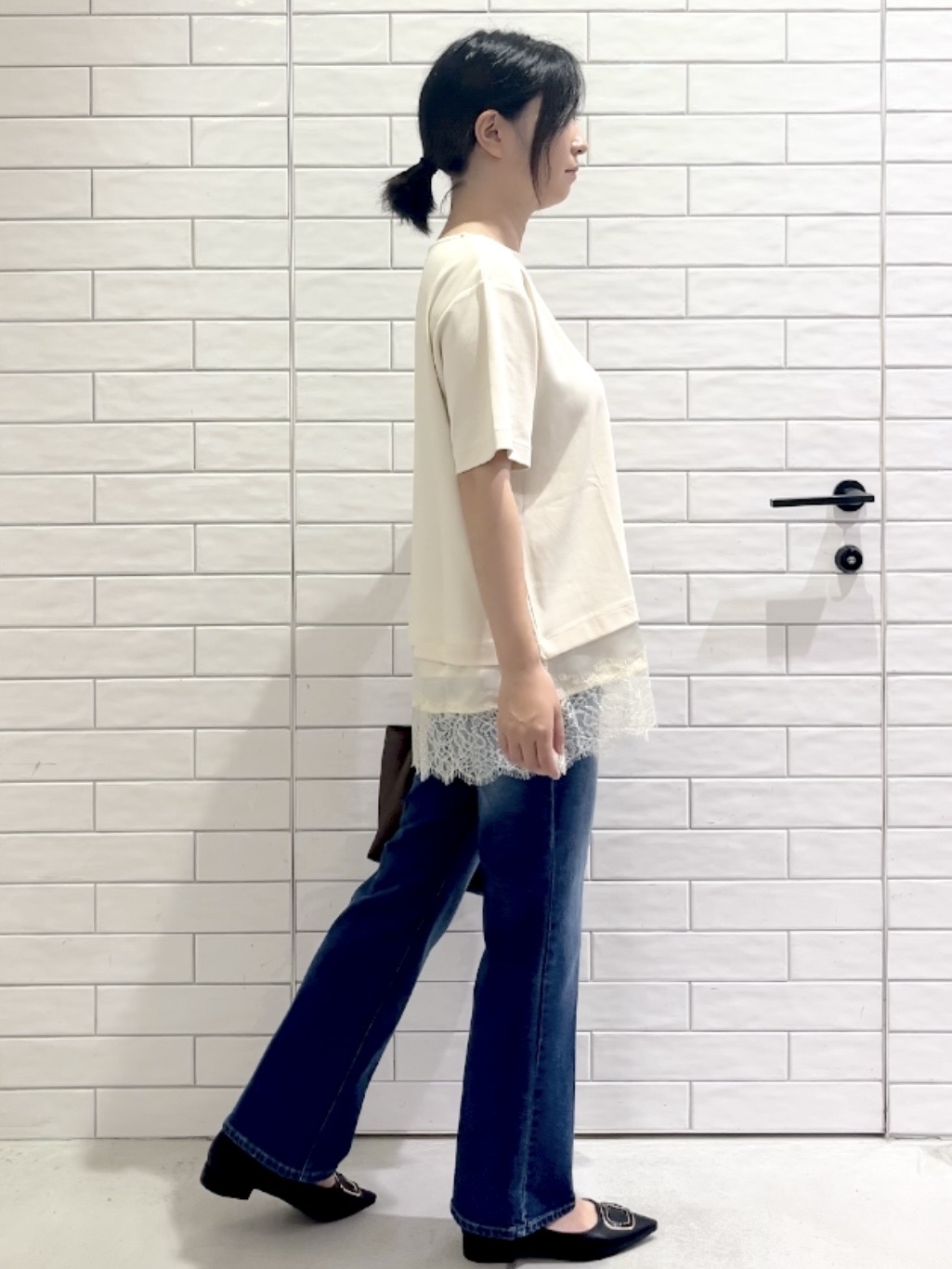 しおりさんの「OPAQUE.CLIP｜裾レースアシメカットソー【洗濯機OK】」を使ったコーディネート
