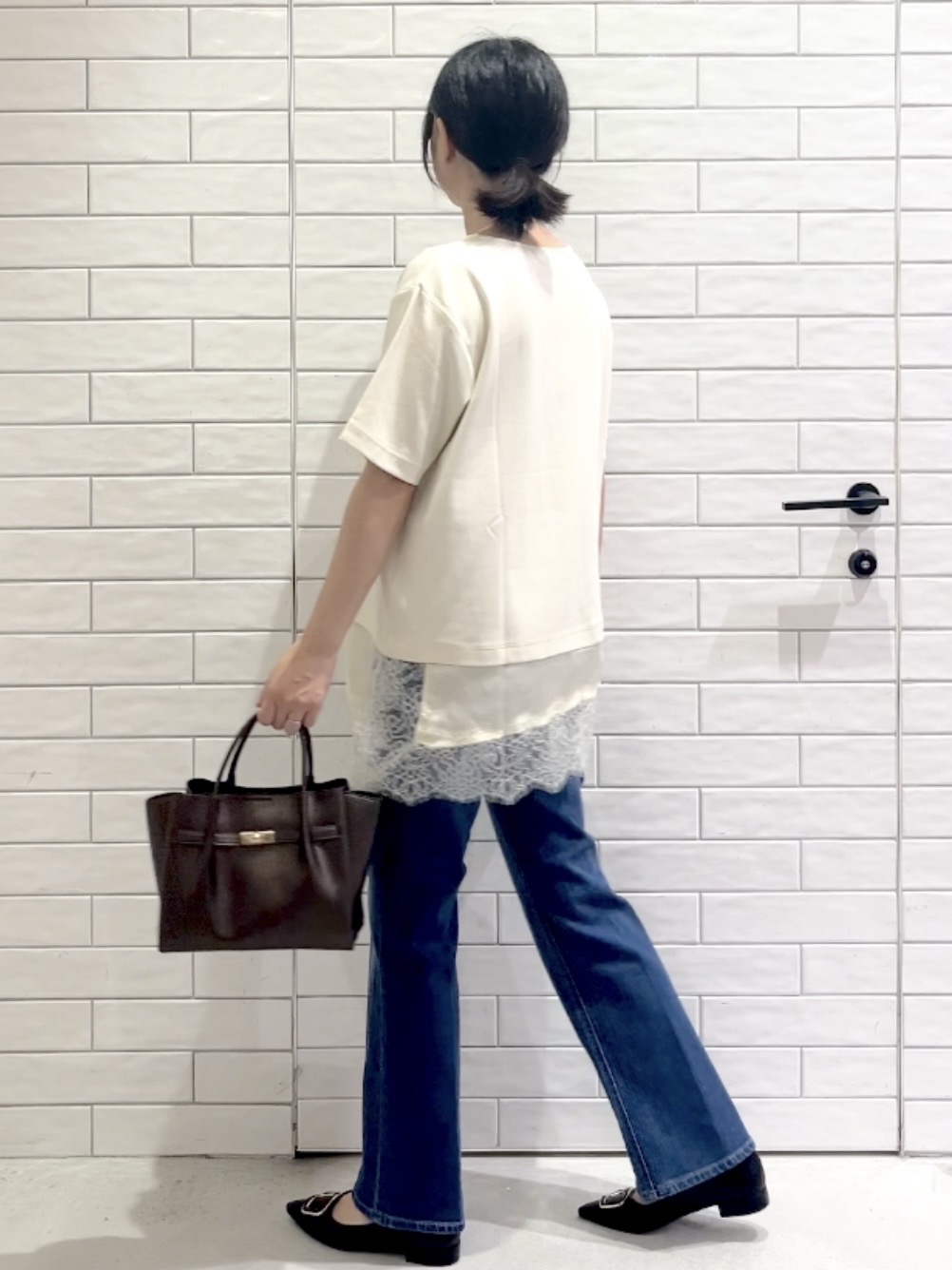しおりさんの「OPAQUE.CLIP｜裾レースアシメカットソー【洗濯機OK】」を使ったコーディネート