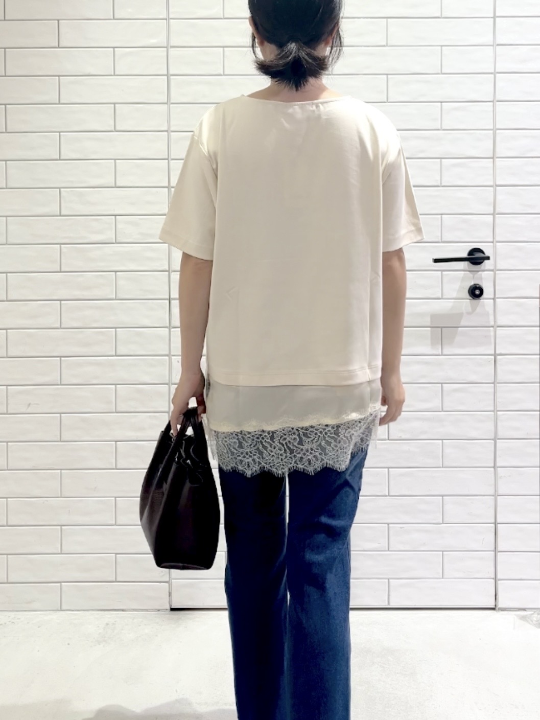 しおりさんの「OPAQUE.CLIP｜裾レースアシメカットソー【洗濯機OK】」を使ったコーディネート