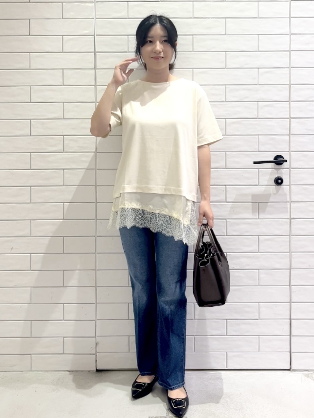 しおりさんの「OPAQUE.CLIP｜裾レースアシメカットソー【洗濯機OK】」を使ったコーディネート