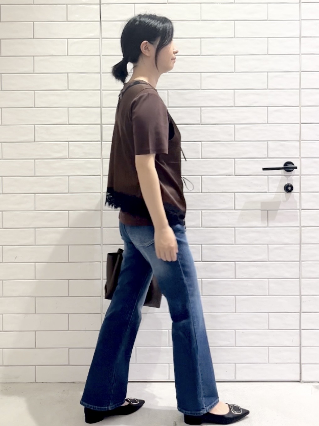 しおりさんの「OPAQUE.CLIP｜サテンレース ベスト風ブラウス【洗濯機OK】」を使ったコーディネート