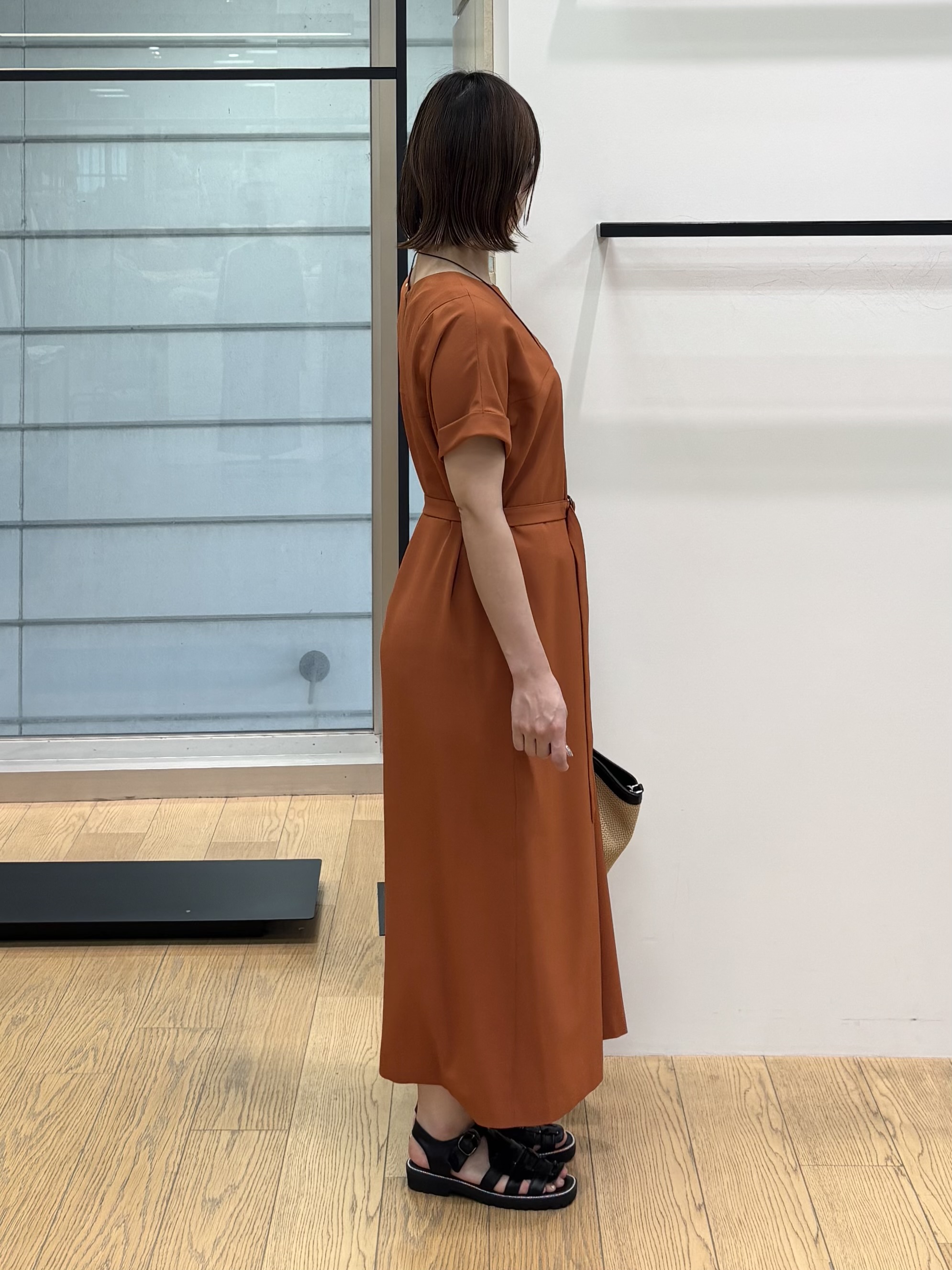asamiさんの「INDIVI｜【華奢見え】ベルト付きナローワンピース」を使ったコーディネート
