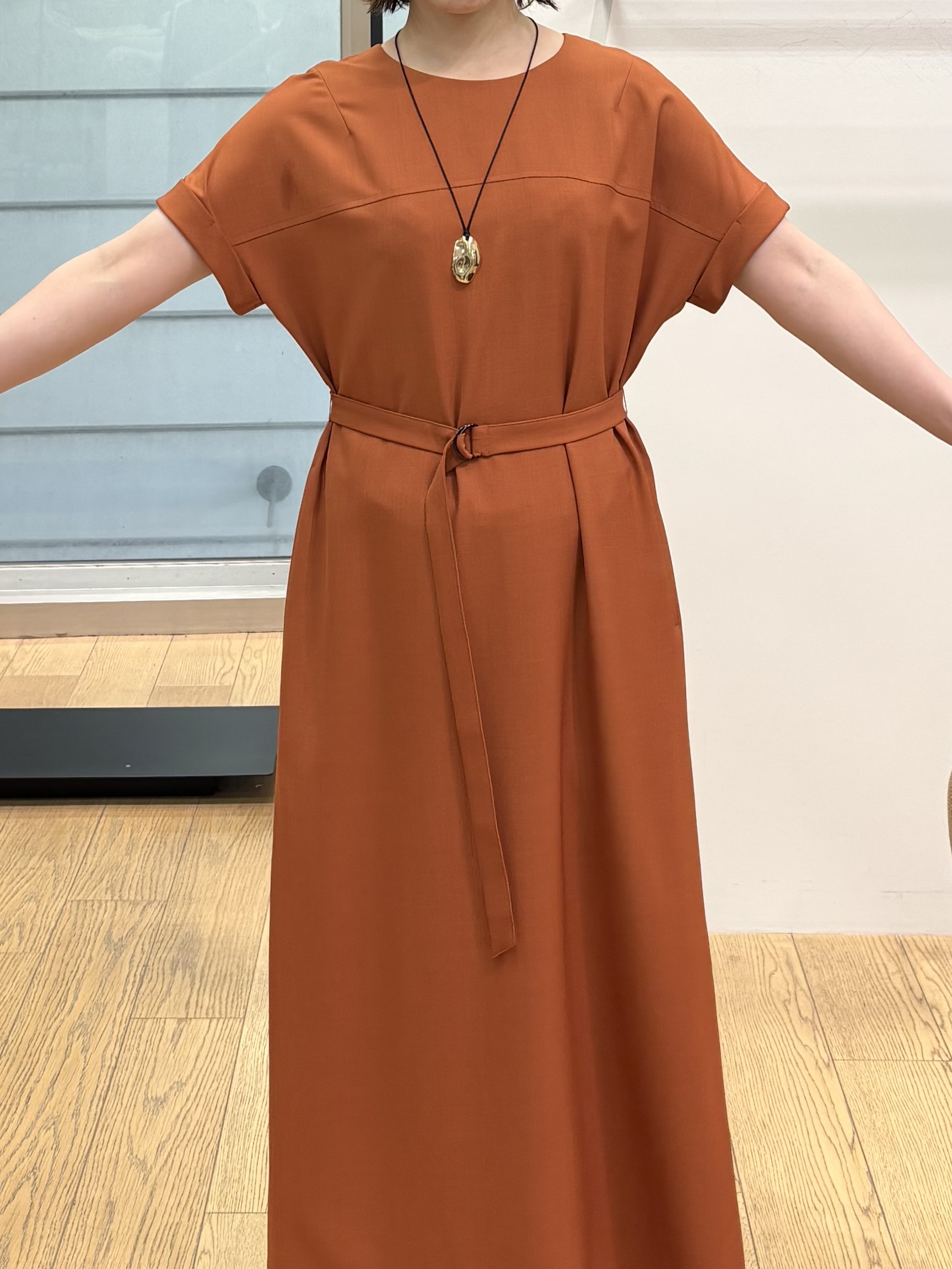 asamiさんの「INDIVI｜【華奢見え】ベルト付きナローワンピース」を使ったコーディネート