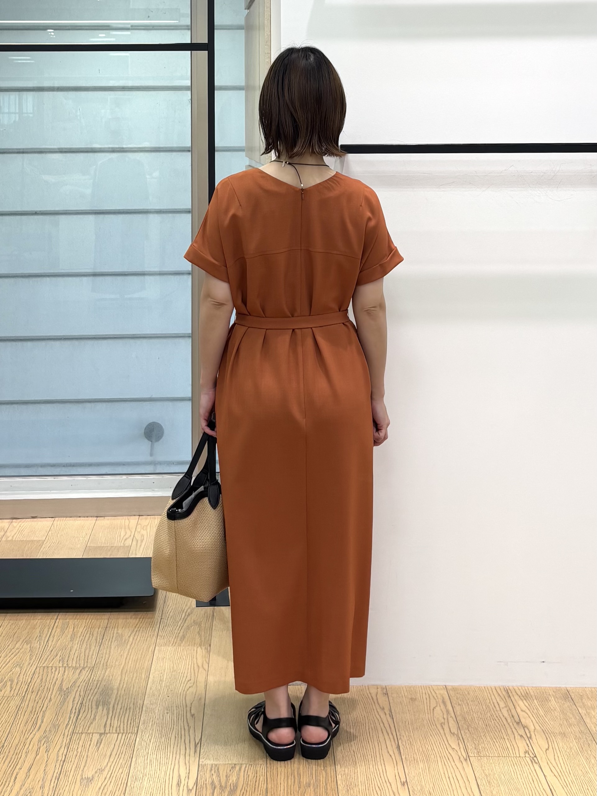 asamiさんの「INDIVI｜【華奢見え】ベルト付きナローワンピース」を使ったコーディネート