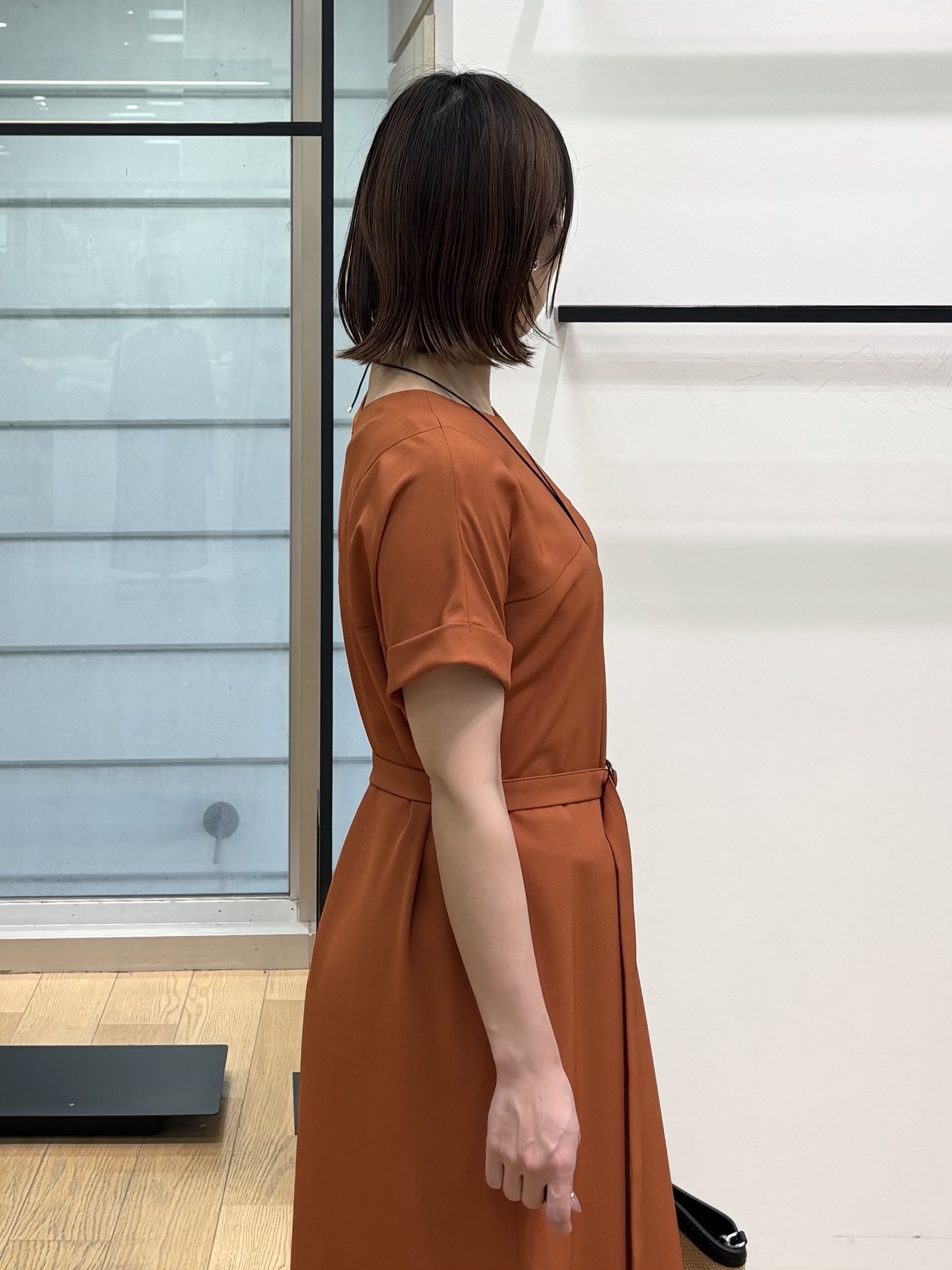 asamiさんの「INDIVI｜【華奢見え】ベルト付きナローワンピース」を使ったコーディネート