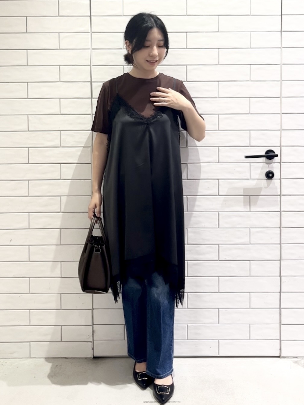 しおりさんの「OPAQUE.CLIP｜サテンレース キャミワンピース【洗濯機OK】」を使ったコーディネート