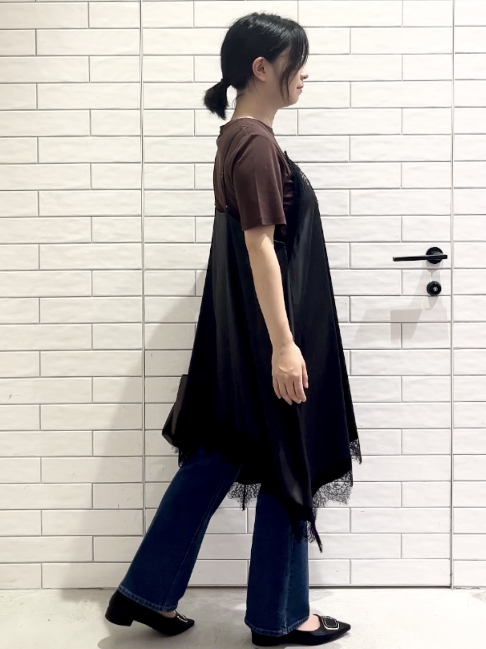 しおりさんの「OPAQUE.CLIP｜サテンレース キャミワンピース【洗濯機OK】」を使ったコーディネート