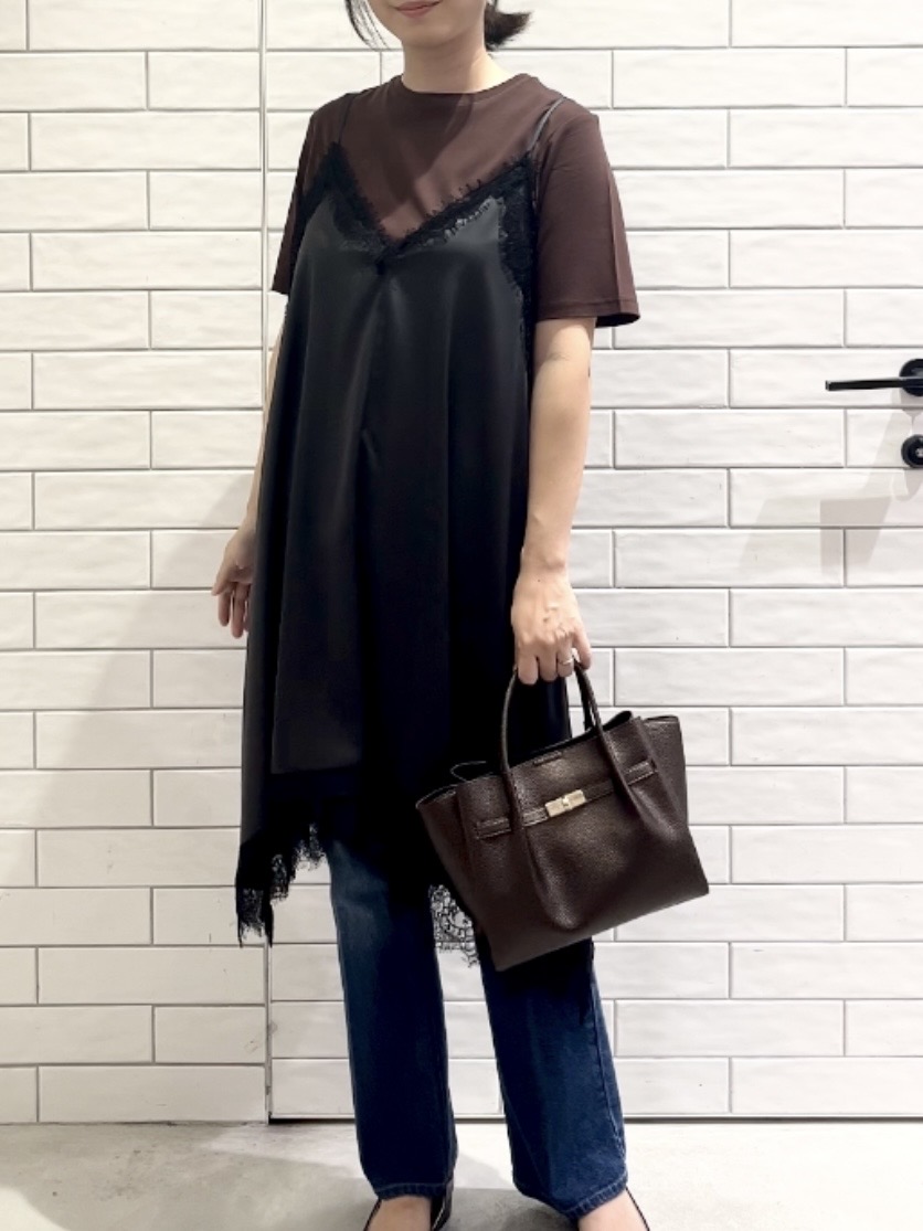 しおりさんの「OPAQUE.CLIP｜サテンレース キャミワンピース【洗濯機OK】」を使ったコーディネート