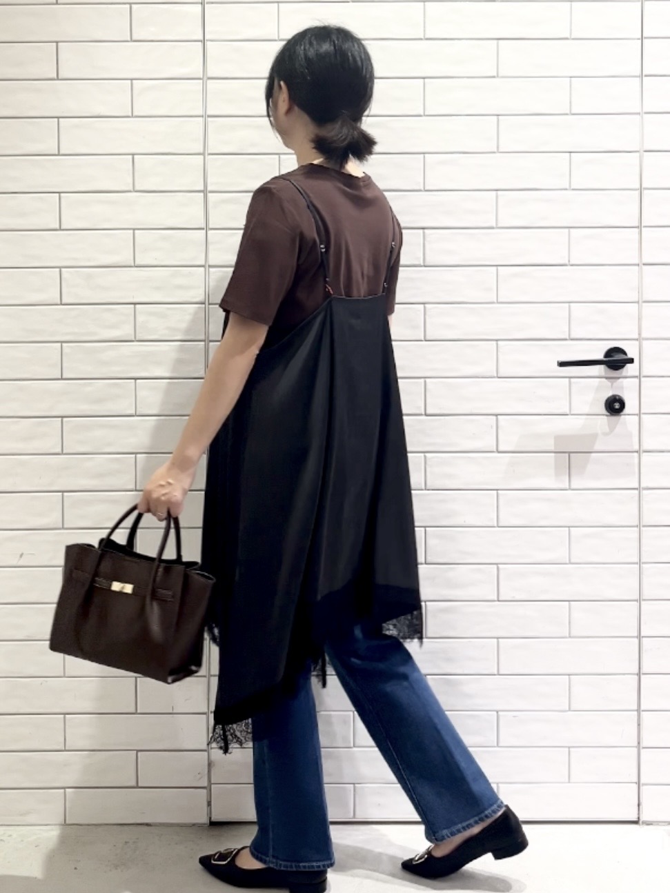 しおりさんの「OPAQUE.CLIP｜サテンレース キャミワンピース【洗濯機OK】」を使ったコーディネート