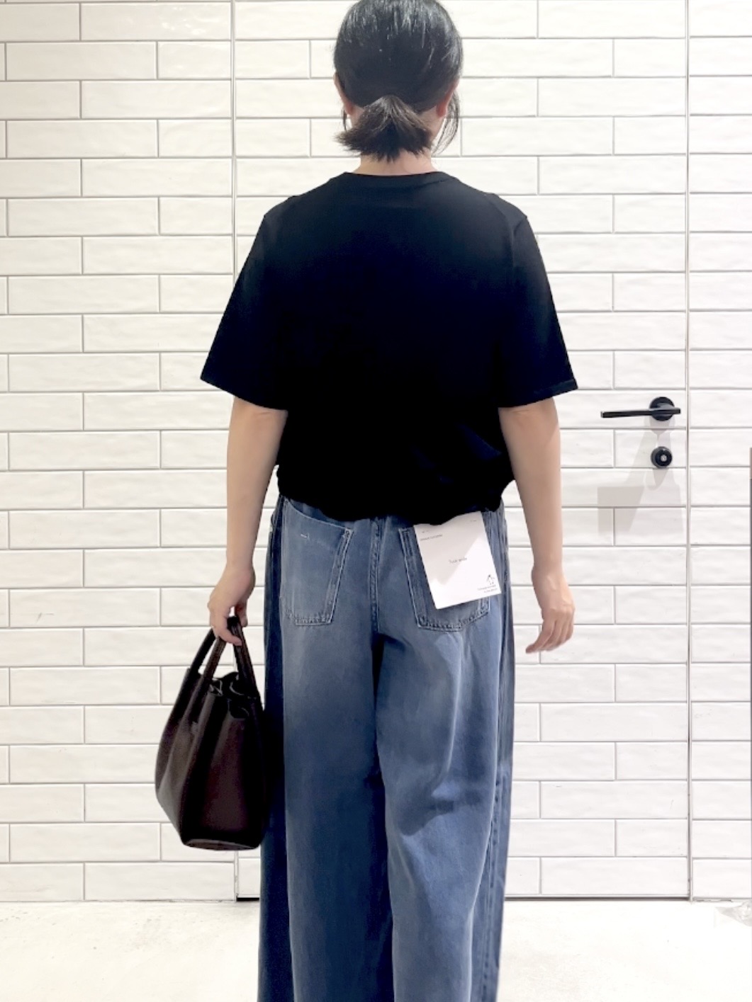しおりさんの「OPAQUE.CLIP｜【UVケア／遮熱性】裾フリルヘンリーネックニット《抗ピル／洗濯機OK》」を使ったコーディネート