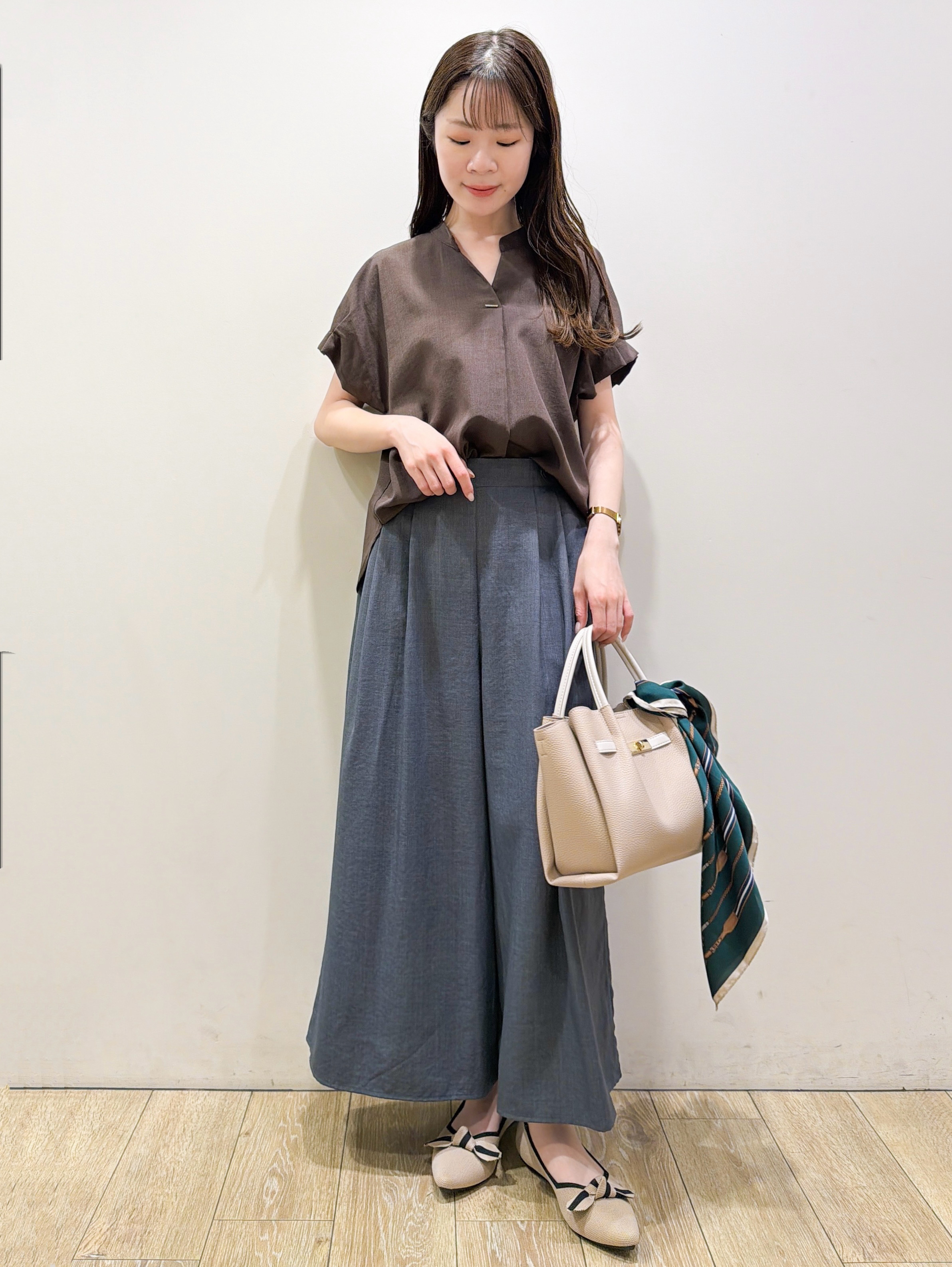 ayaさんの「index｜【接触冷感／吸水速乾】タックスキッパーブラウス《防シワ／イージーアイロン／洗濯機OK／9col》」を使ったコーディネート