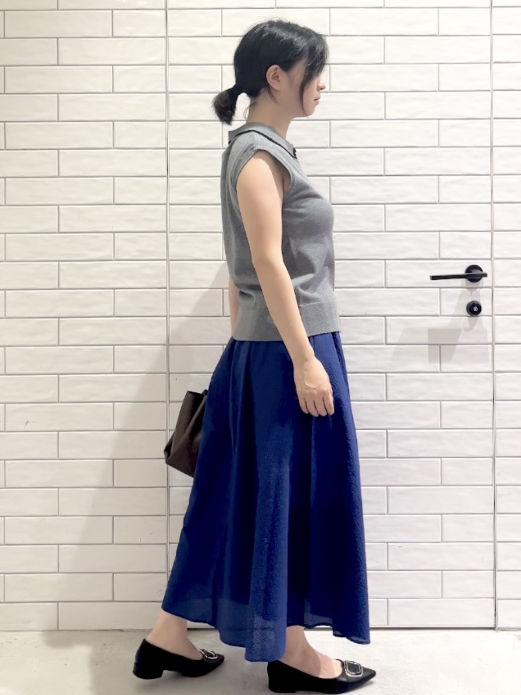 しおりさんの「OPAQUE.CLIP｜配色衿フレンチスリーブニット【洗濯機OK】」を使ったコーディネート