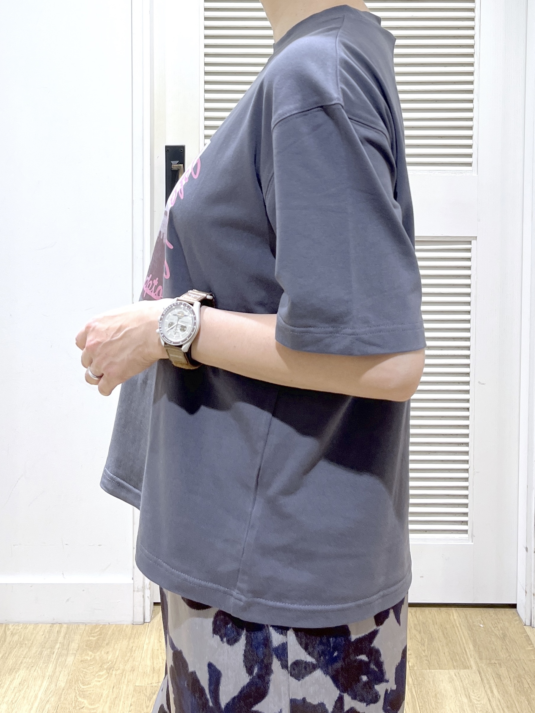 Miyazakiさんの「Dessin｜グラフィックデザイン Tシャツ」を使ったコーディネート