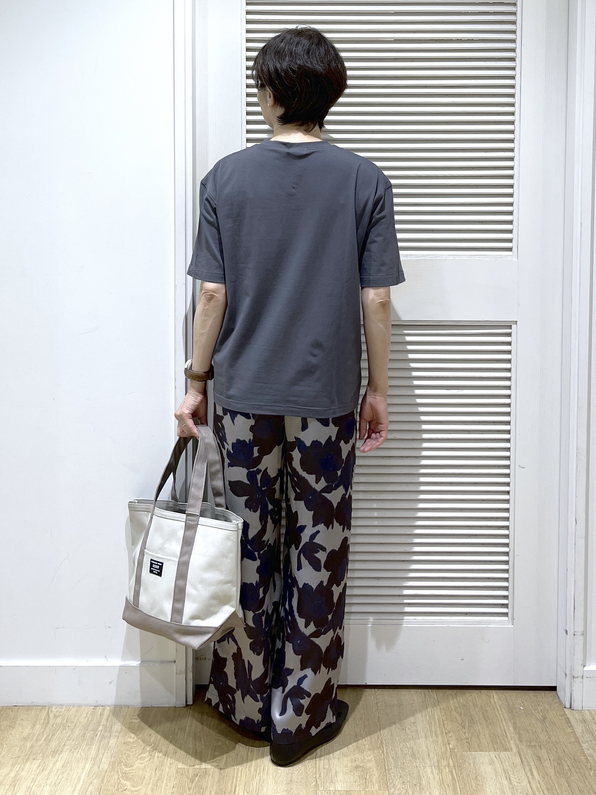 Miyazakiさんの「Dessin｜グラフィックデザイン Tシャツ」を使ったコーディネート