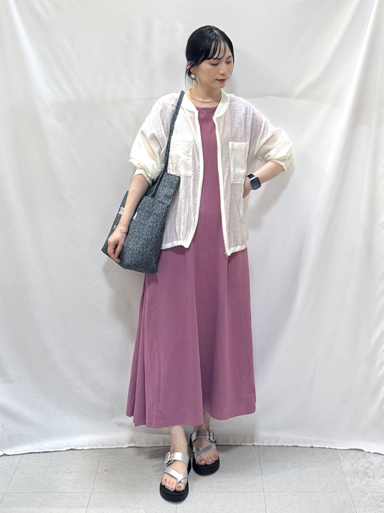 𝐇𝐢𝐫𝐨𝐦𝐢さんの「SHOO･LA･RUE｜【S-LL/洗濯機可】夏に使える 程よい透け感のシアーブルゾン」を使ったコーディネート