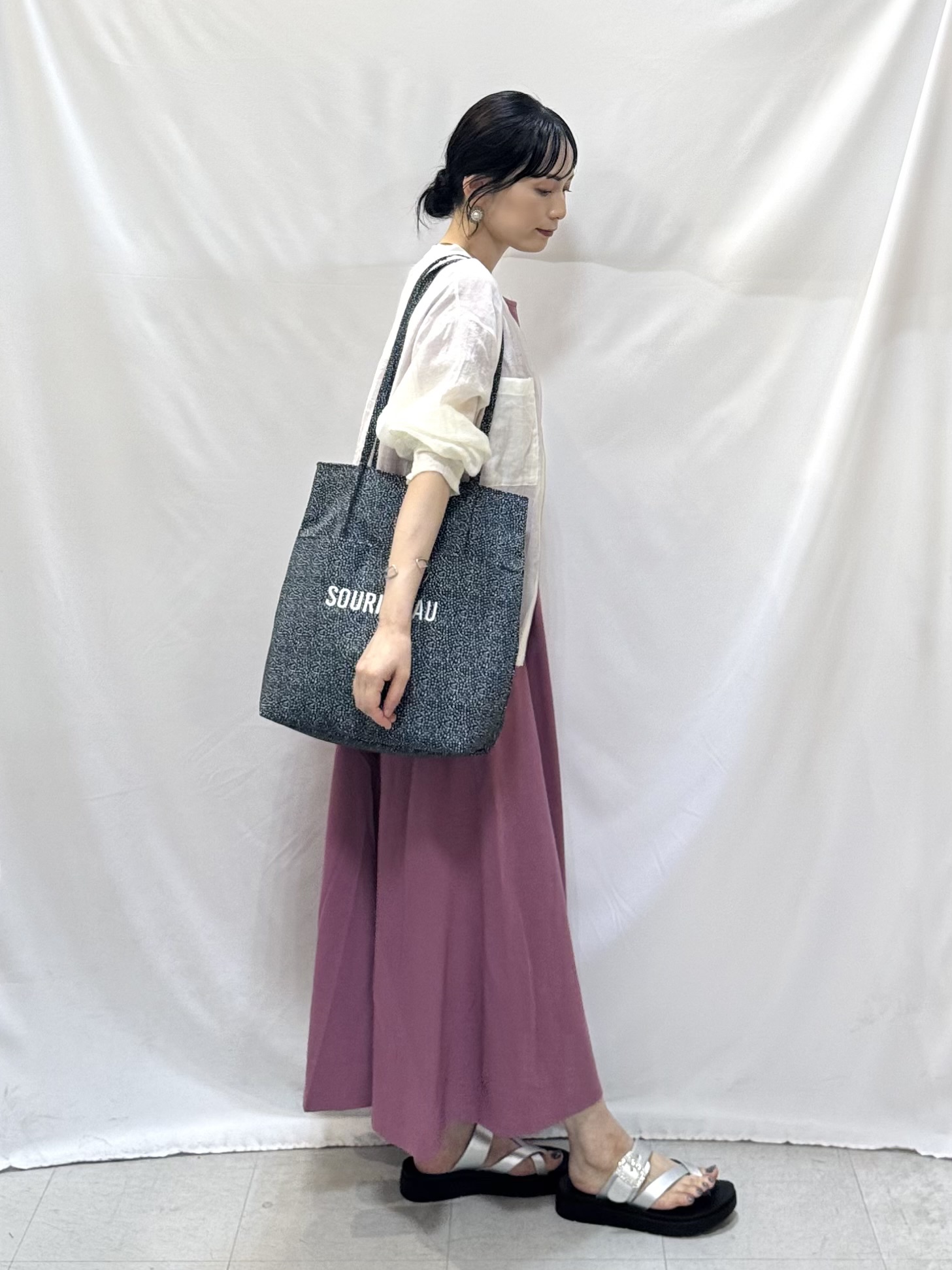 𝐇𝐢𝐫𝐨𝐦𝐢さんの「SHOO･LA･RUE｜【S-LL/洗濯機可】夏に使える 程よい透け感のシアーブルゾン」を使ったコーディネート