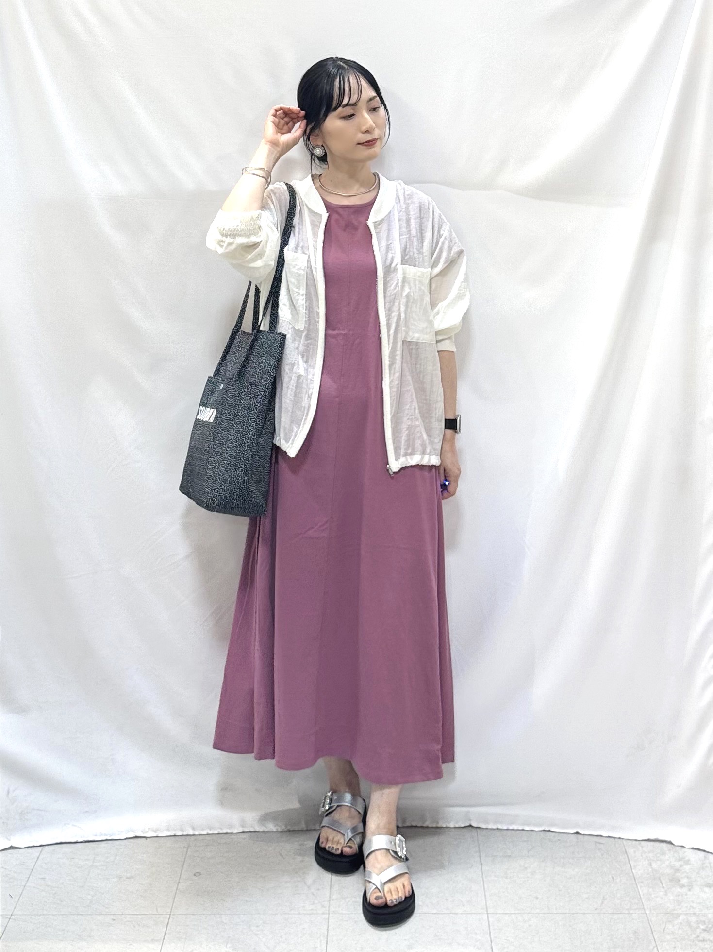𝐇𝐢𝐫𝐨𝐦𝐢さんの「SHOO･LA･RUE｜【S-LL/洗濯機可】夏に使える 程よい透け感のシアーブルゾン」を使ったコーディネート
