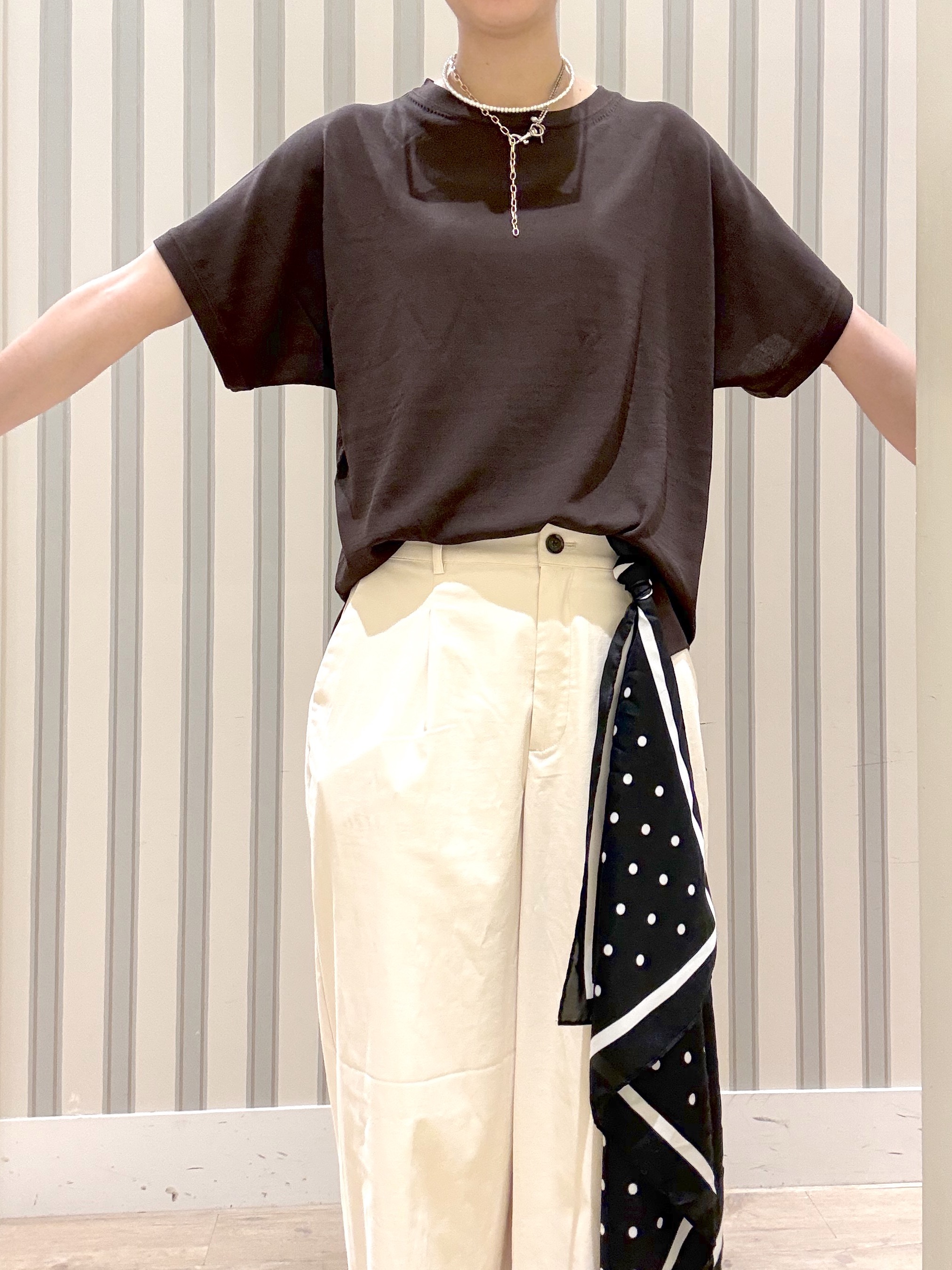  Ayumiさんの「grove｜【シリーズ累計36万枚！やわらかドライタッチ】夏にうれしい多機能ロングニット」を使ったコーディネート