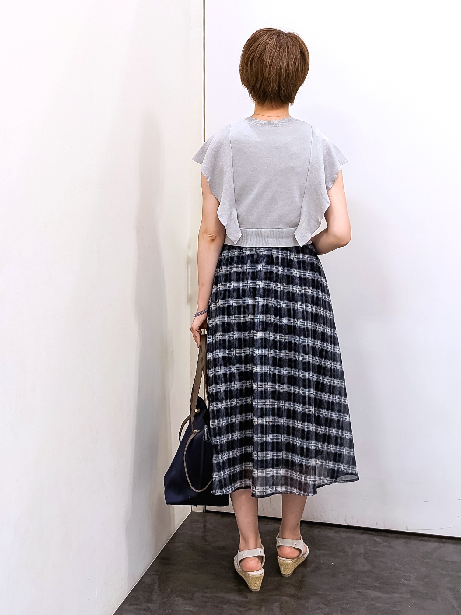 やまちゃんさんの「grove｜【低身長さんも選べる着丈・洗濯機◎】1枚で華やか 肩フリルニットドッキングワンピース」を使ったコーディネート