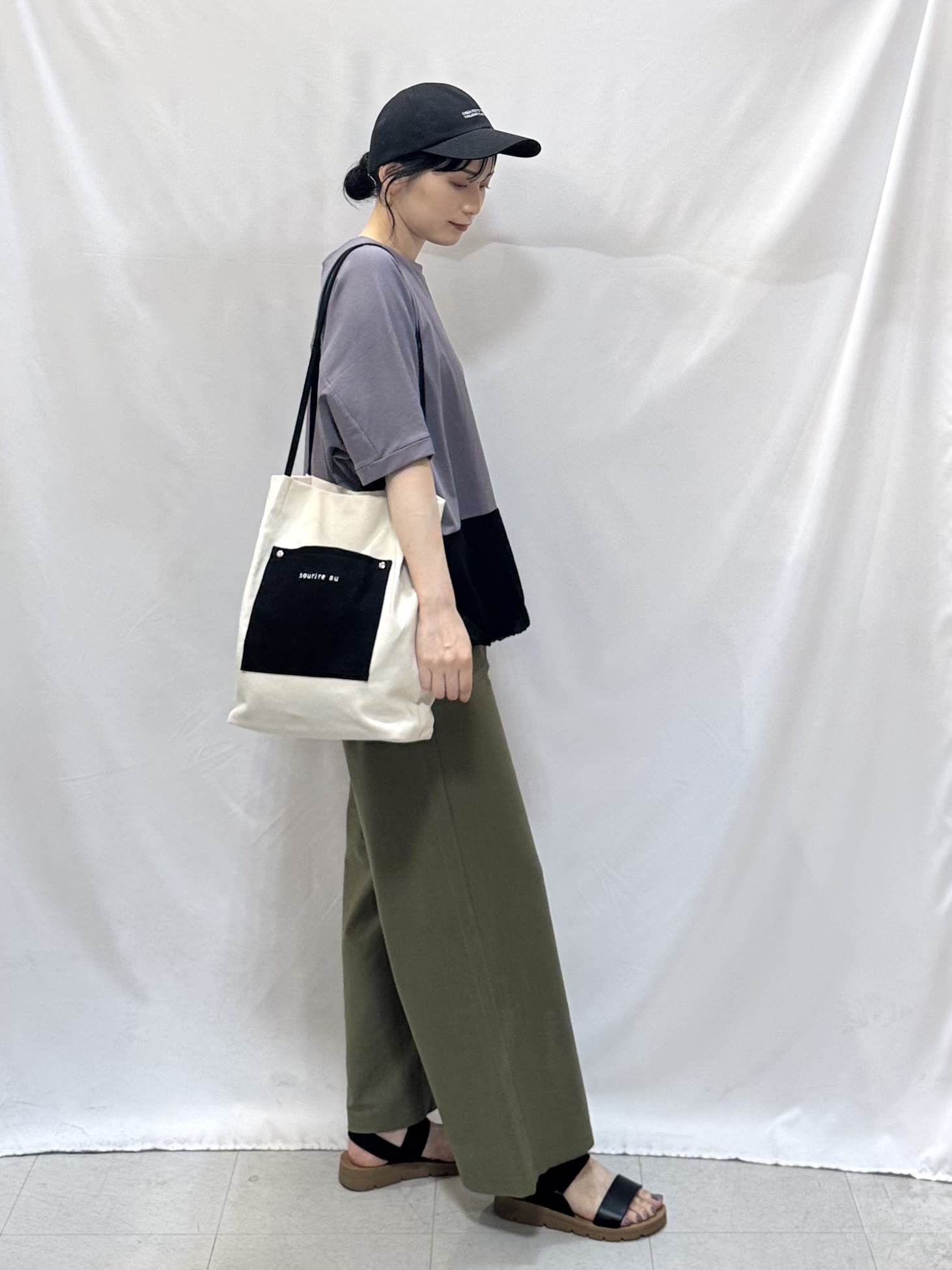 𝐇𝐢𝐫𝐨𝐦𝐢さんの「SHOO･LA･RUE｜【洗濯機可/体型カバー】インせず着られる 裾配色 ゆったりバルーントップス」を使ったコーディネート