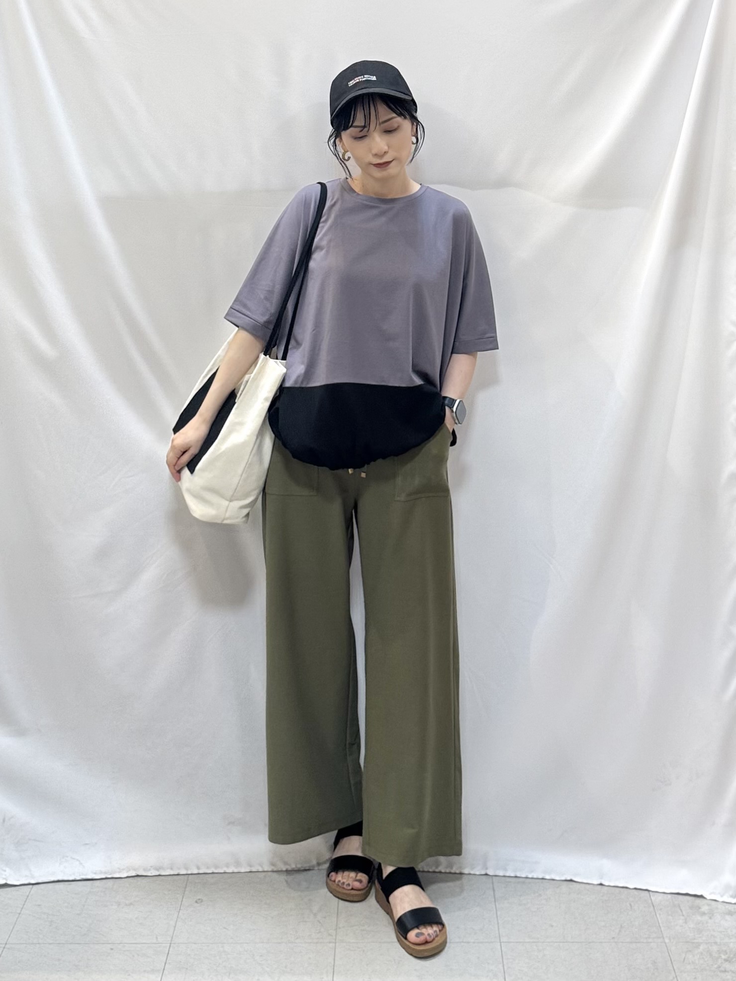 𝐇𝐢𝐫𝐨𝐦𝐢さんの「SHOO･LA･RUE｜【洗濯機可/体型カバー】インせず着られる 裾配色 ゆったりバルーントップス」を使ったコーディネート