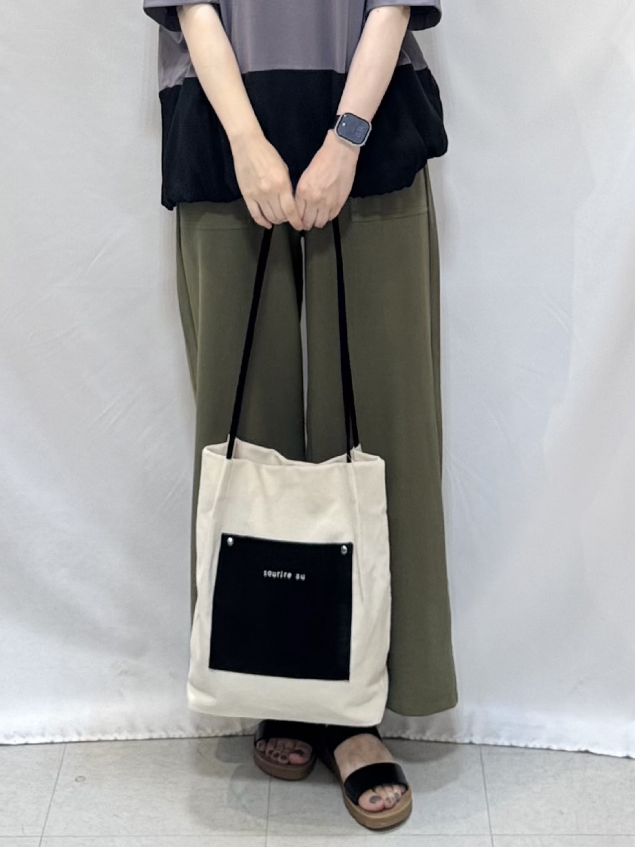 𝐇𝐢𝐫𝐨𝐦𝐢さんの「SHOO･LA･RUE｜【洗濯機可/体型カバー】インせず着られる 裾配色 ゆったりバルーントップス」を使ったコーディネート