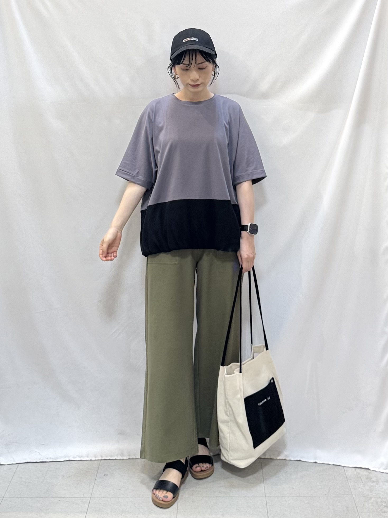 𝐇𝐢𝐫𝐨𝐦𝐢さんの「SHOO･LA･RUE｜【洗濯機可/体型カバー】インせず着られる 裾配色 ゆったりバルーントップス」を使ったコーディネート