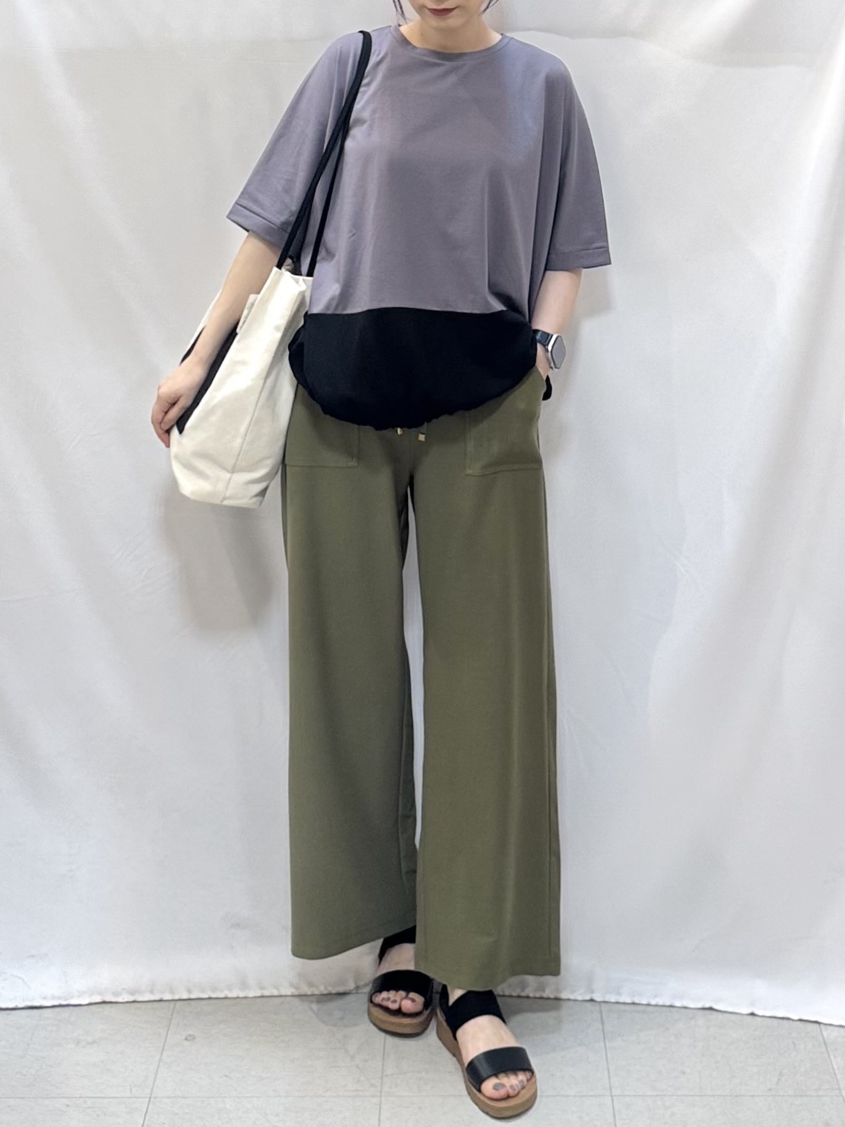 𝐇𝐢𝐫𝐨𝐦𝐢さんの「SHOO･LA･RUE｜【洗濯機可/体型カバー】インせず着られる 裾配色 ゆったりバルーントップス」を使ったコーディネート
