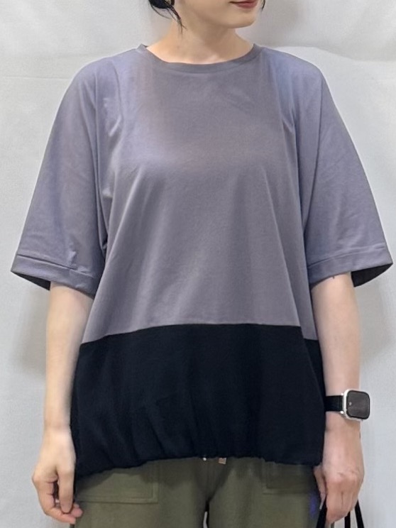 𝐇𝐢𝐫𝐨𝐦𝐢さんの「SHOO･LA･RUE｜【洗濯機可/体型カバー】インせず着られる 裾配色 ゆったりバルーントップス」を使ったコーディネート