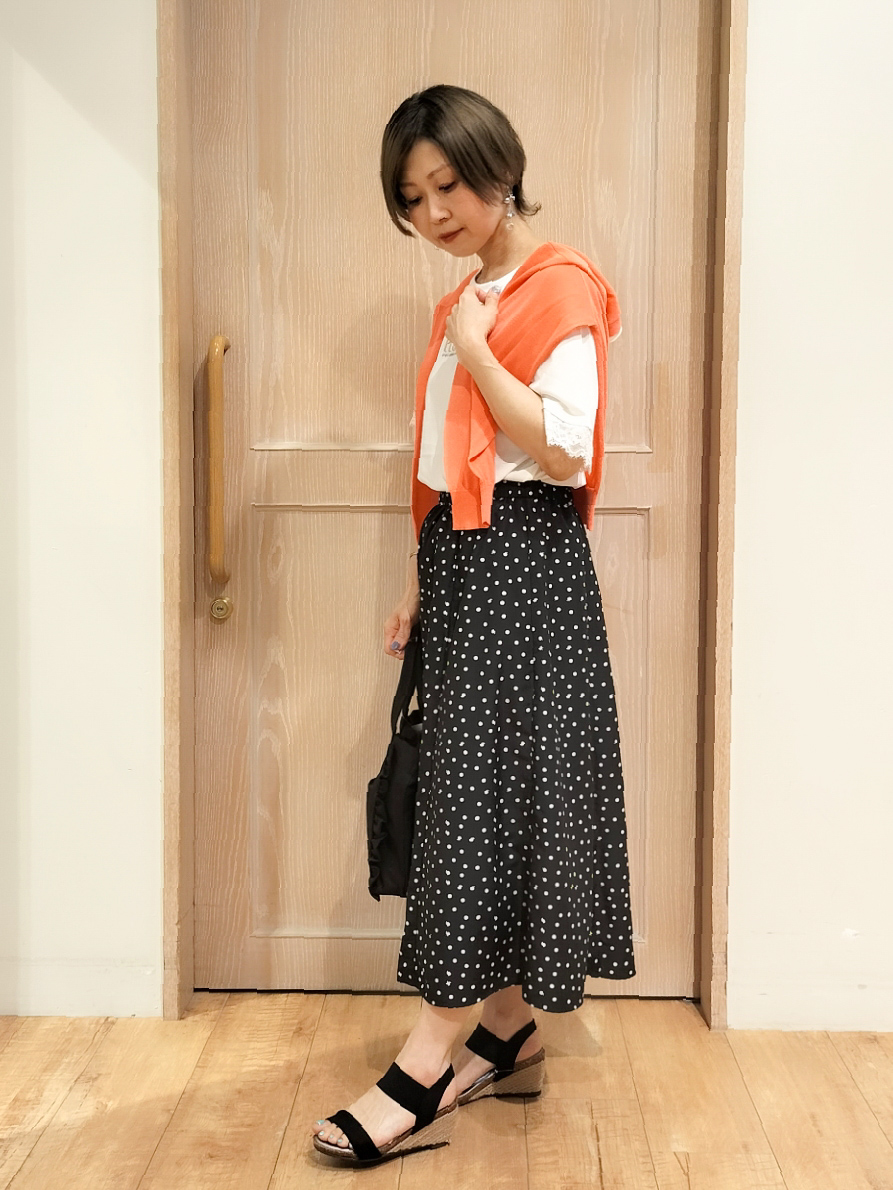 YUKIさんの「SHOO･LA･RUE｜【洗濯機可/S-LL】配色シフォン襟でサマ見え 上品シアーカーディガン」を使ったコーディネート