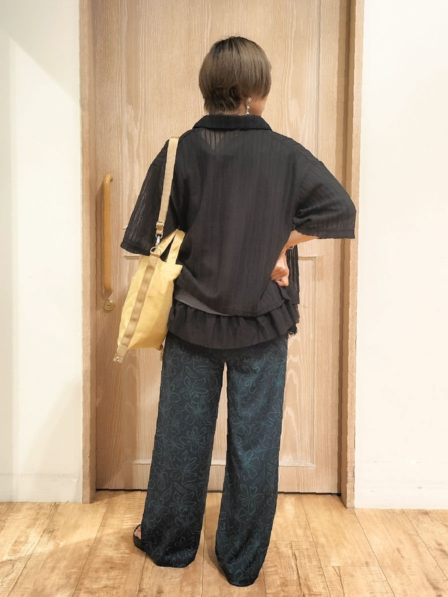 YUKIさんの「SHOO･LA･RUE｜【洗濯機可/S-LL】軽やかで涼しげな 透かしレース風前開きシャツ」を使ったコーディネート