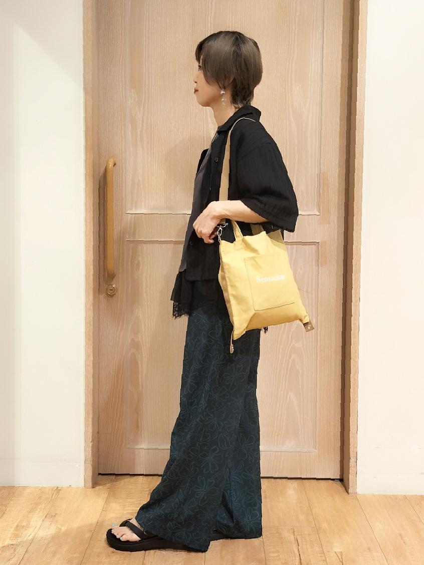 YUKIさんの「SHOO･LA･RUE｜【洗濯機可/S-LL】軽やかで涼しげな 透かしレース風前開きシャツ」を使ったコーディネート