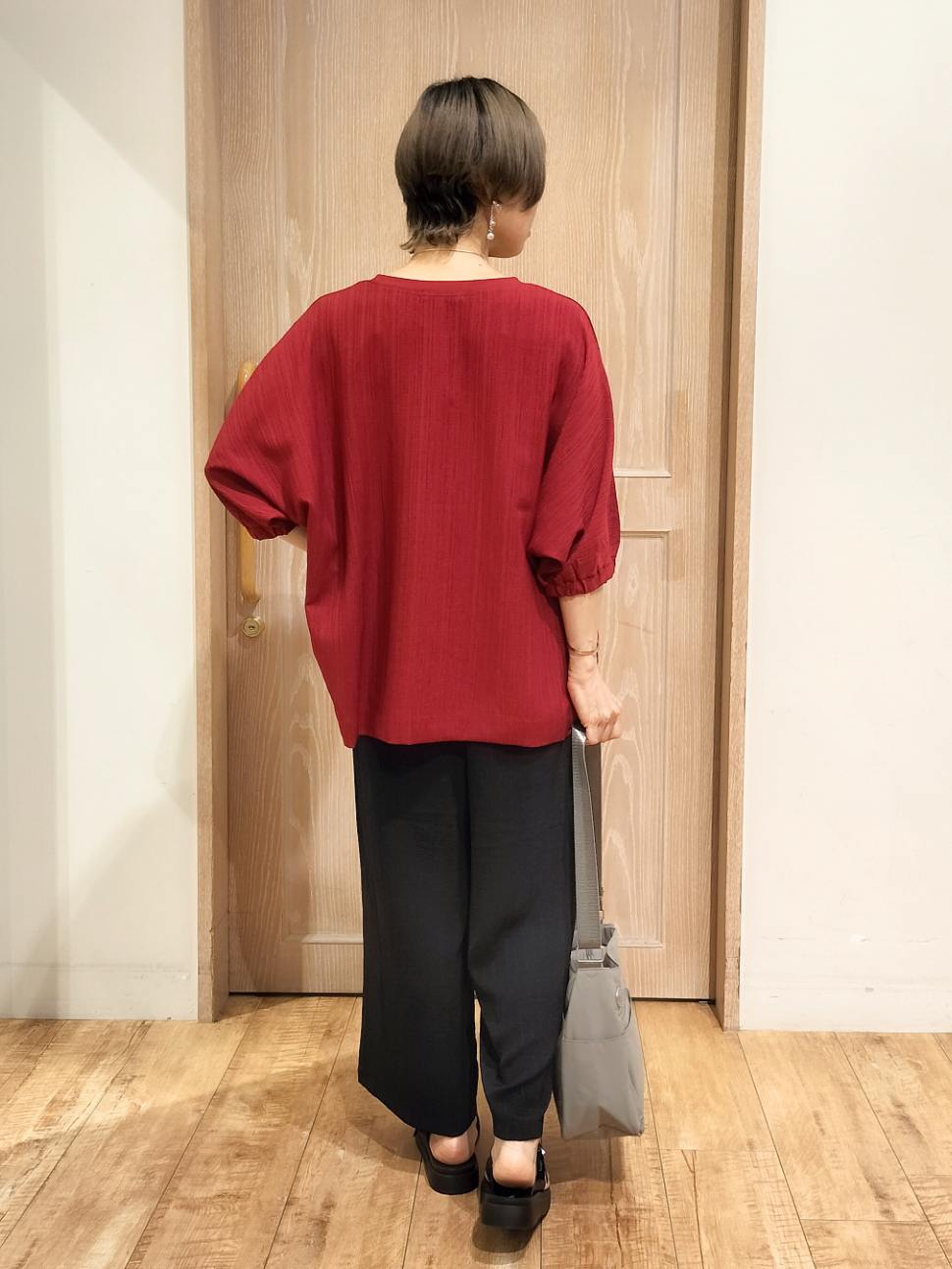 YUKIさんの「SHOO･LA･RUE｜【インせず着られる/洗濯後しわになりにくい】しぼしぼドルマンブラウス」を使ったコーディネート